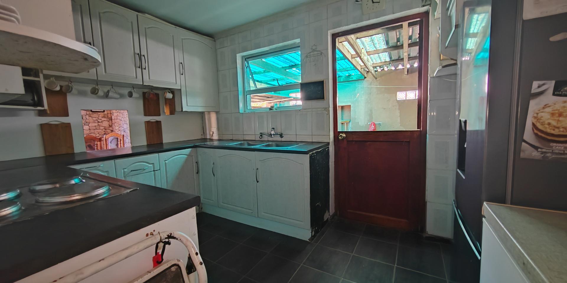 Image 4 of 6