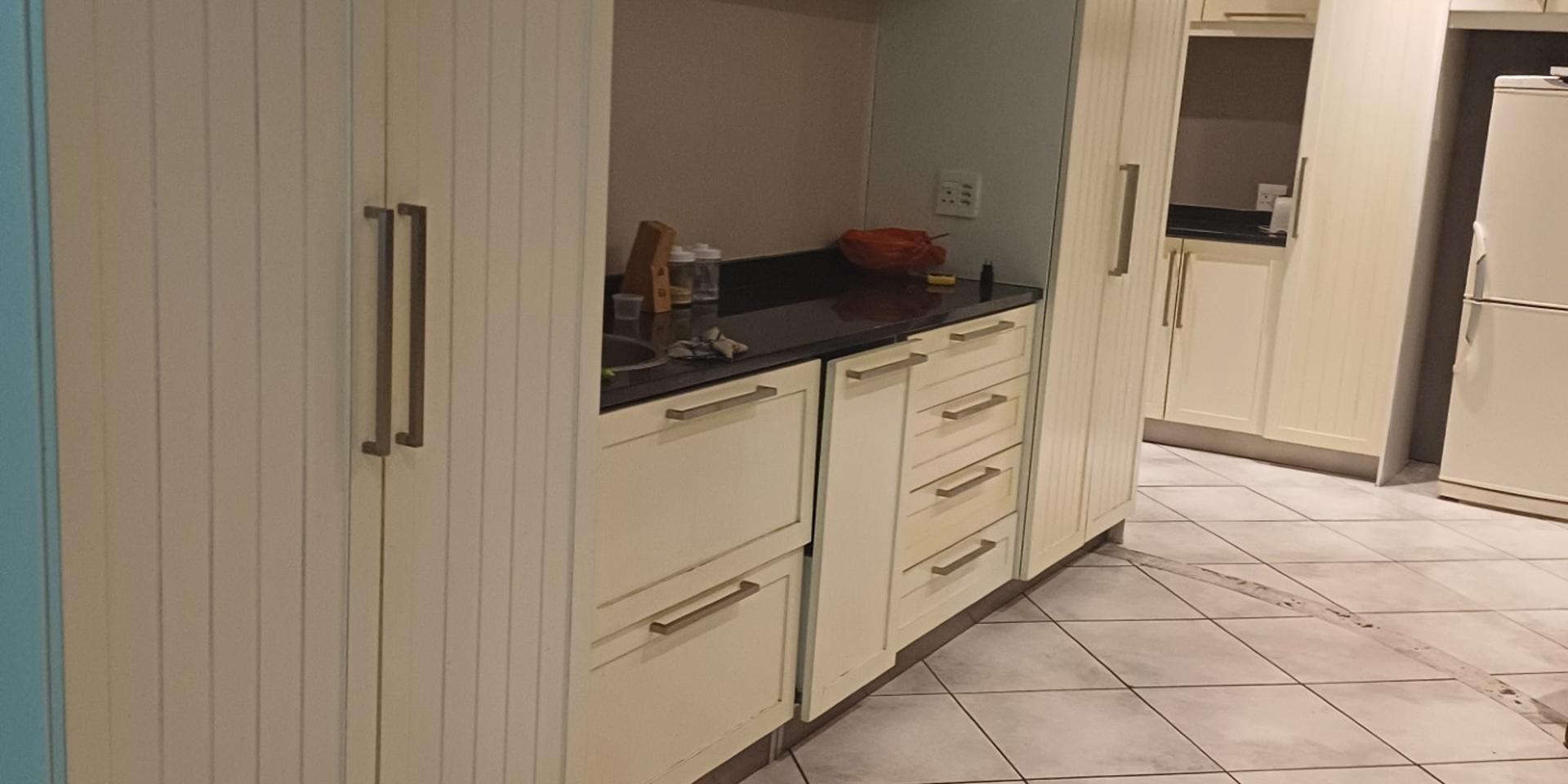 Image 2 of 6