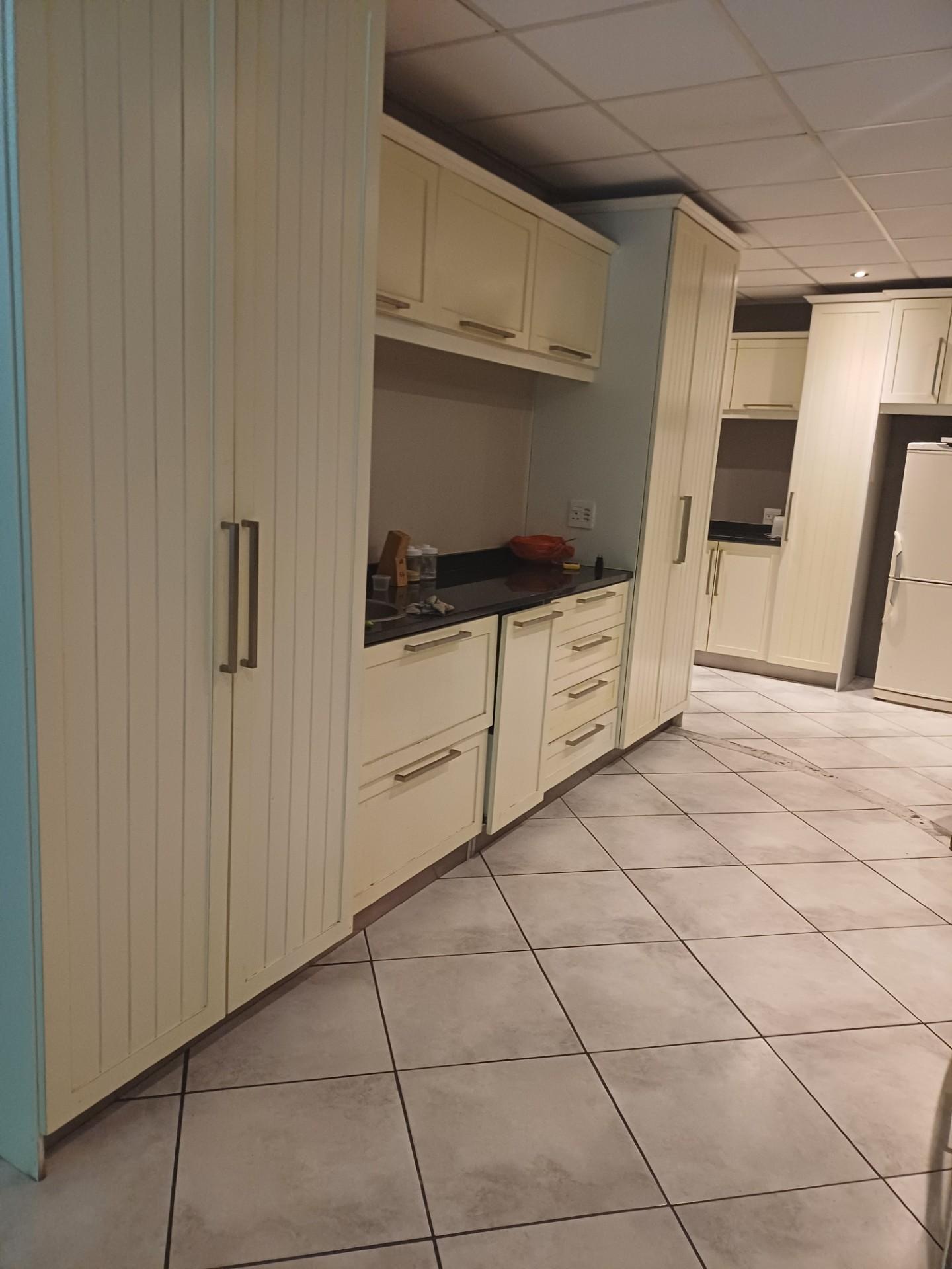 Image 2 of 6