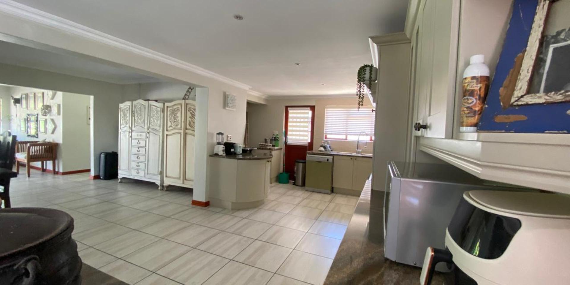 Image 3 of 6