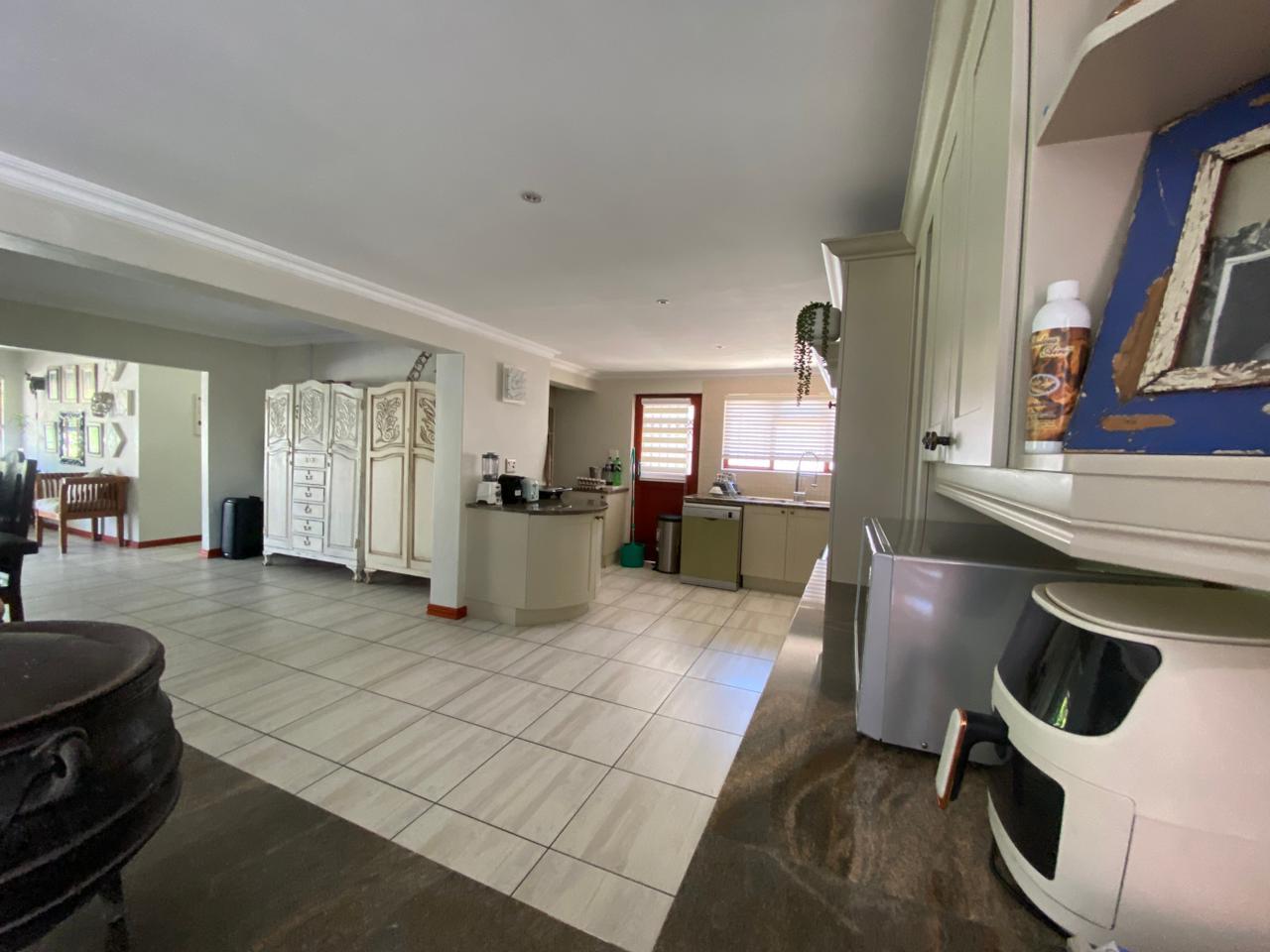 Image 3 of 6