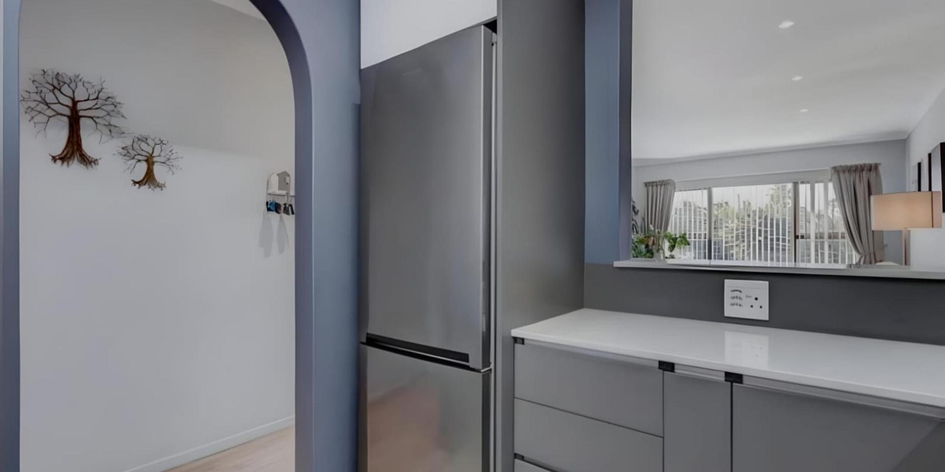 Image 2 of 6