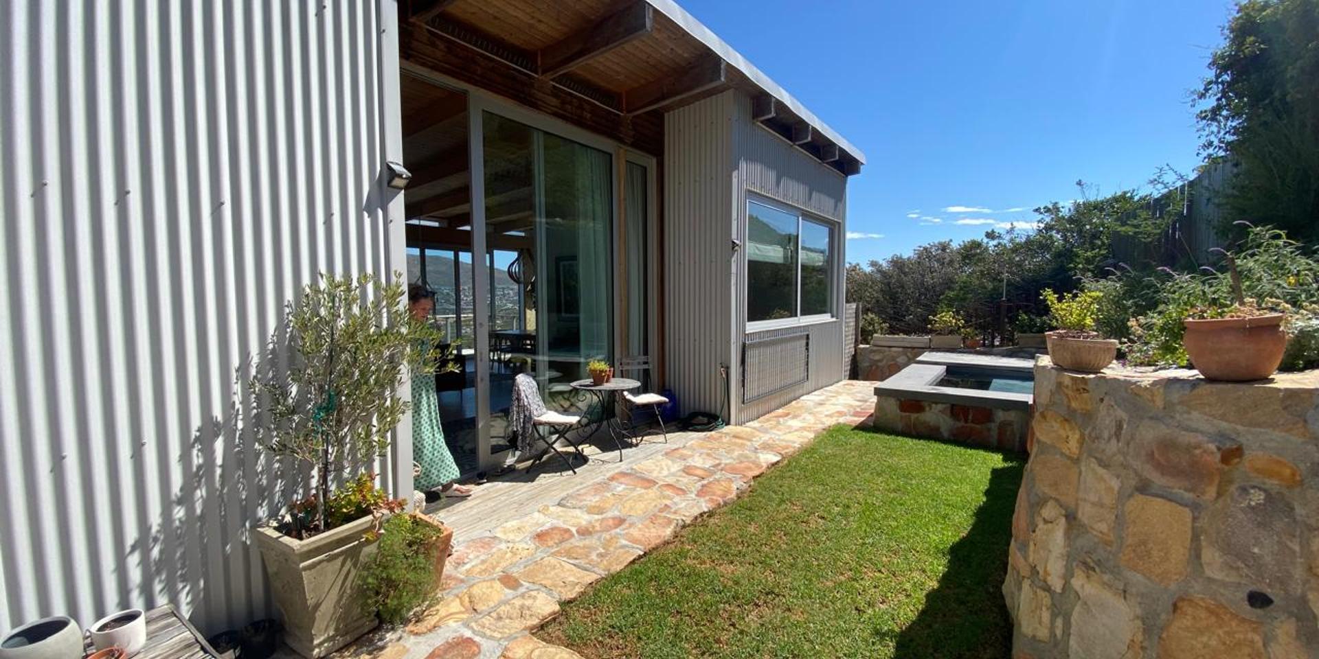 Image 4 of 6