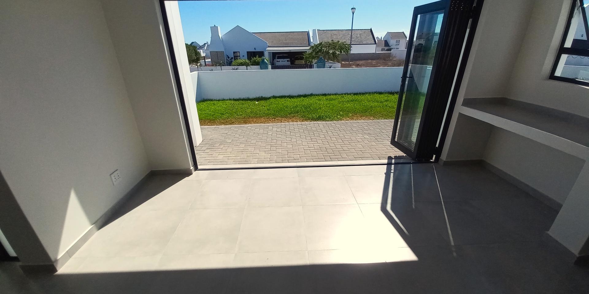 Image 4 of 6