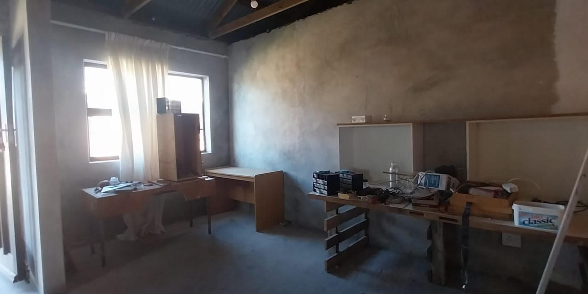 Image 2 of 6