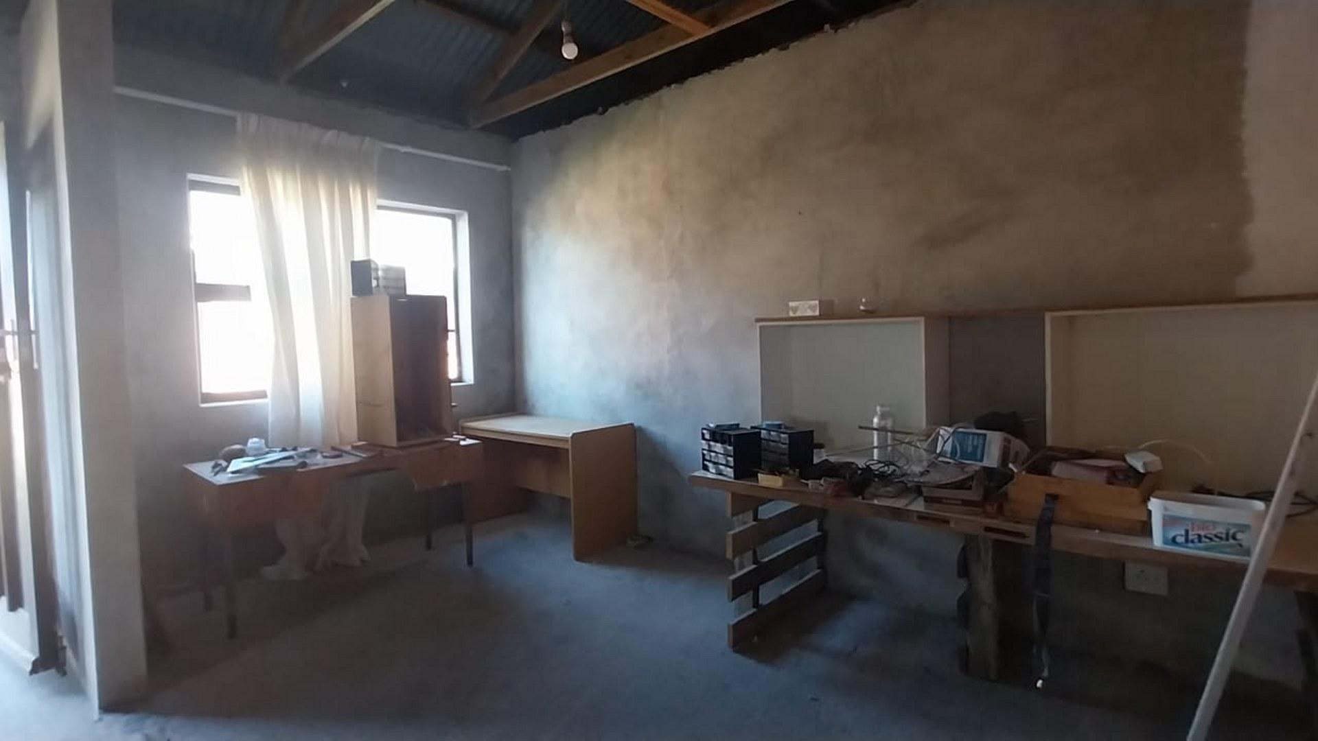 Image 2 of 6