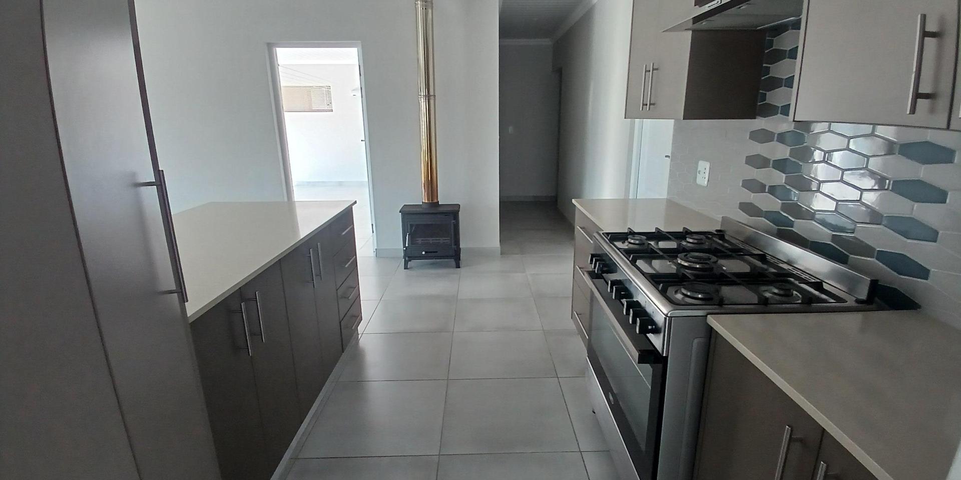 Image 3 of 6