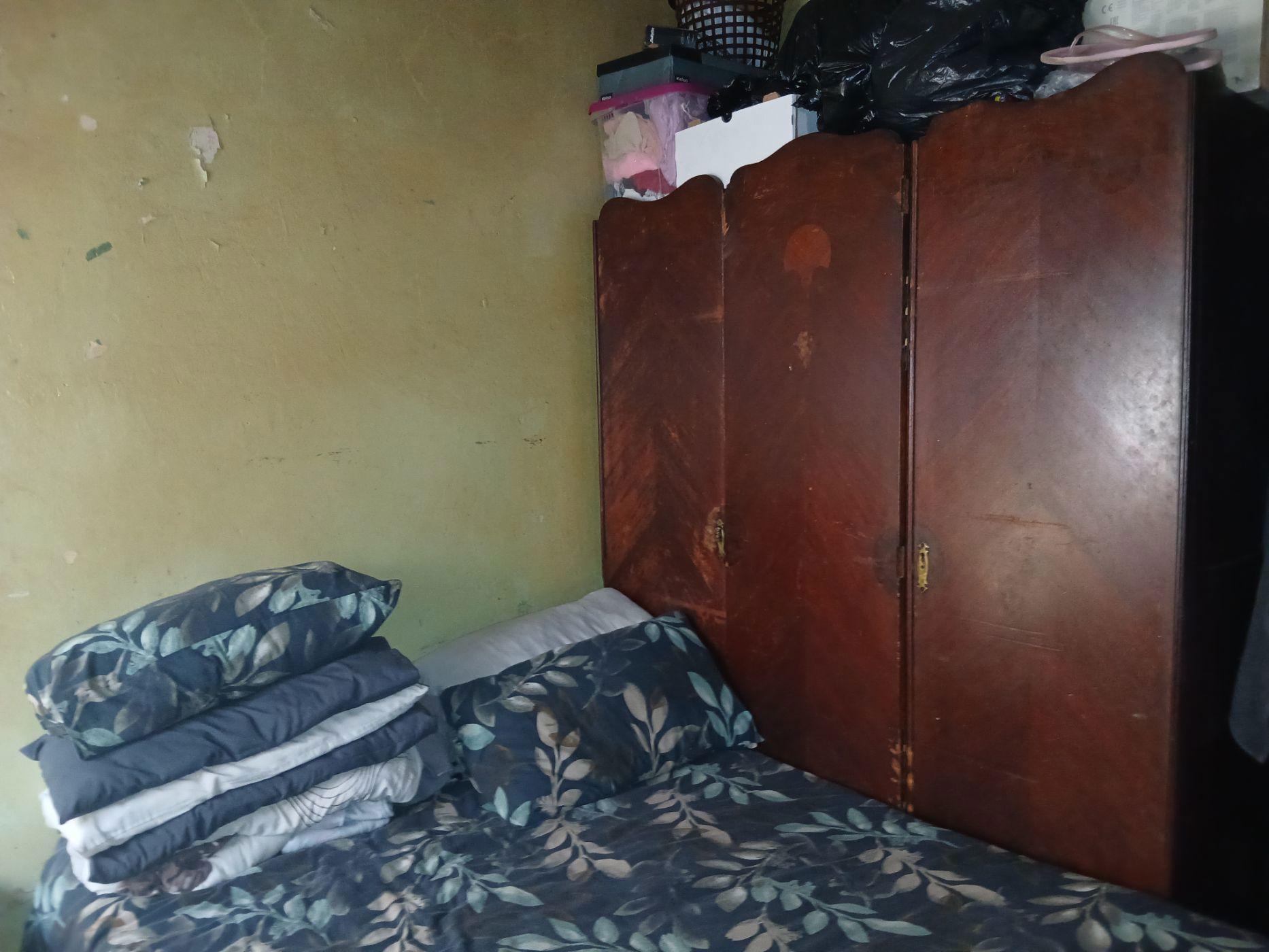 Image 4 of 6