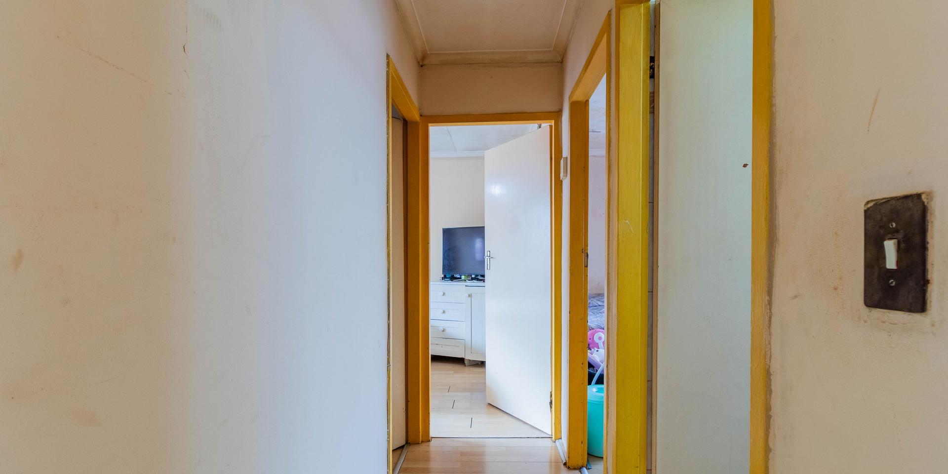Image 4 of 6