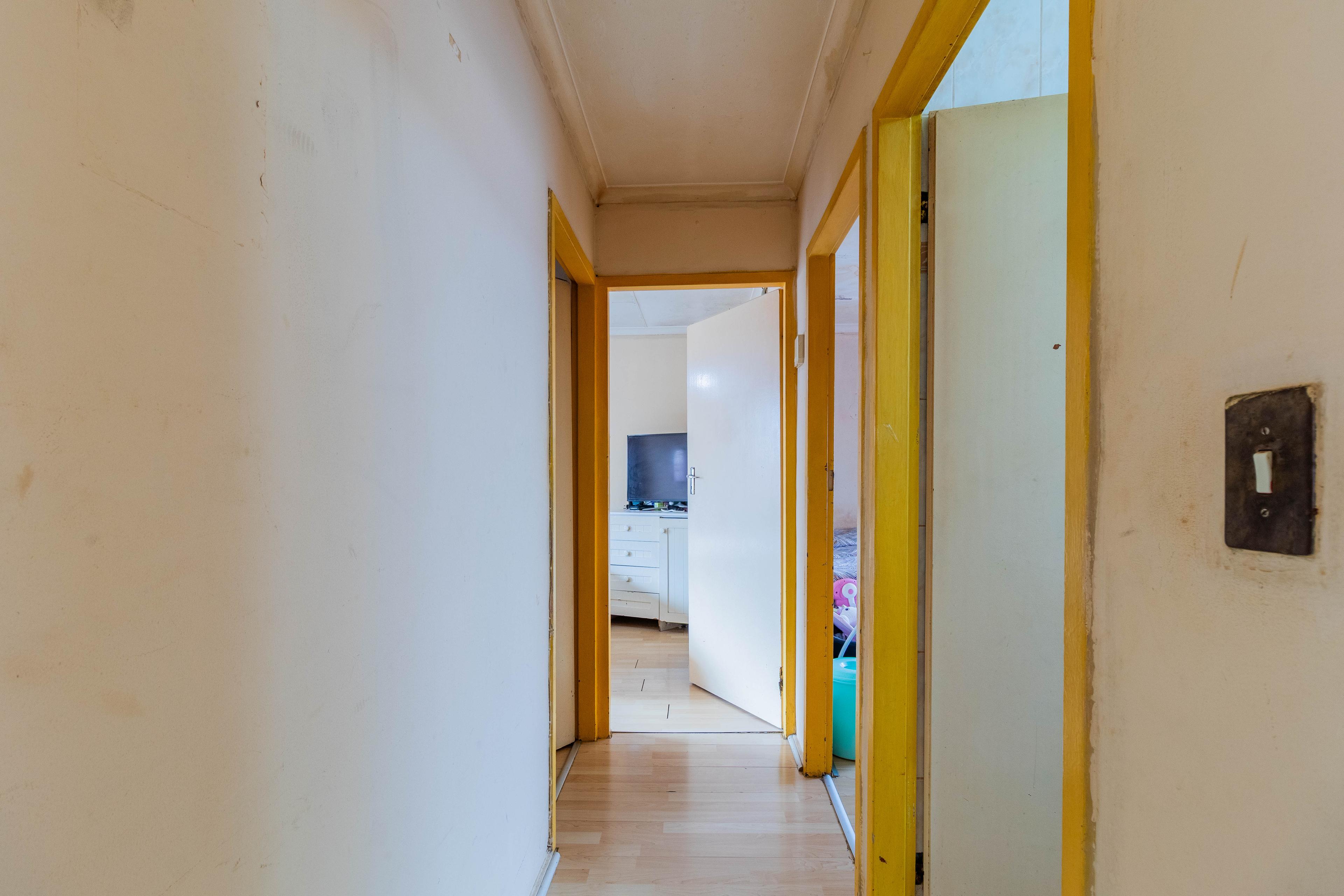 Image 4 of 6