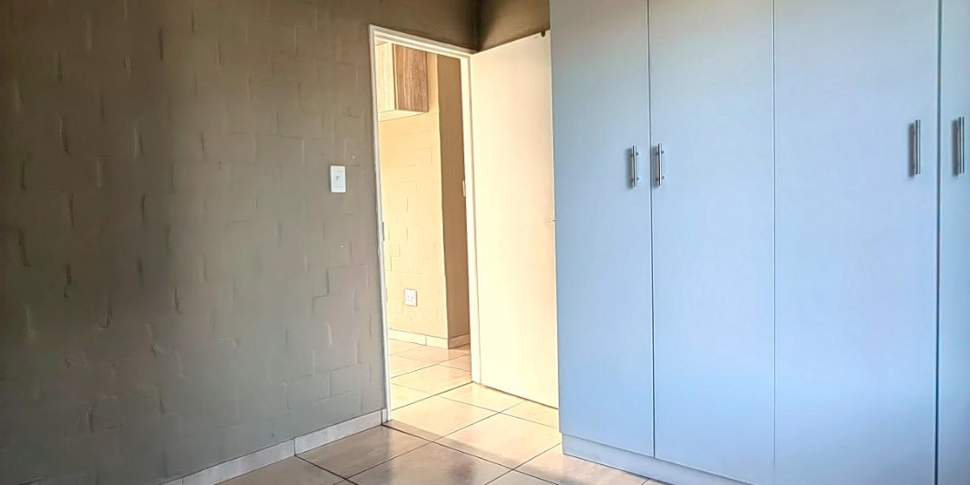 Image 3 of 6