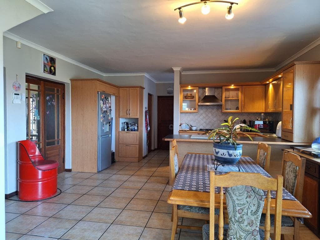 Image 4 of 6