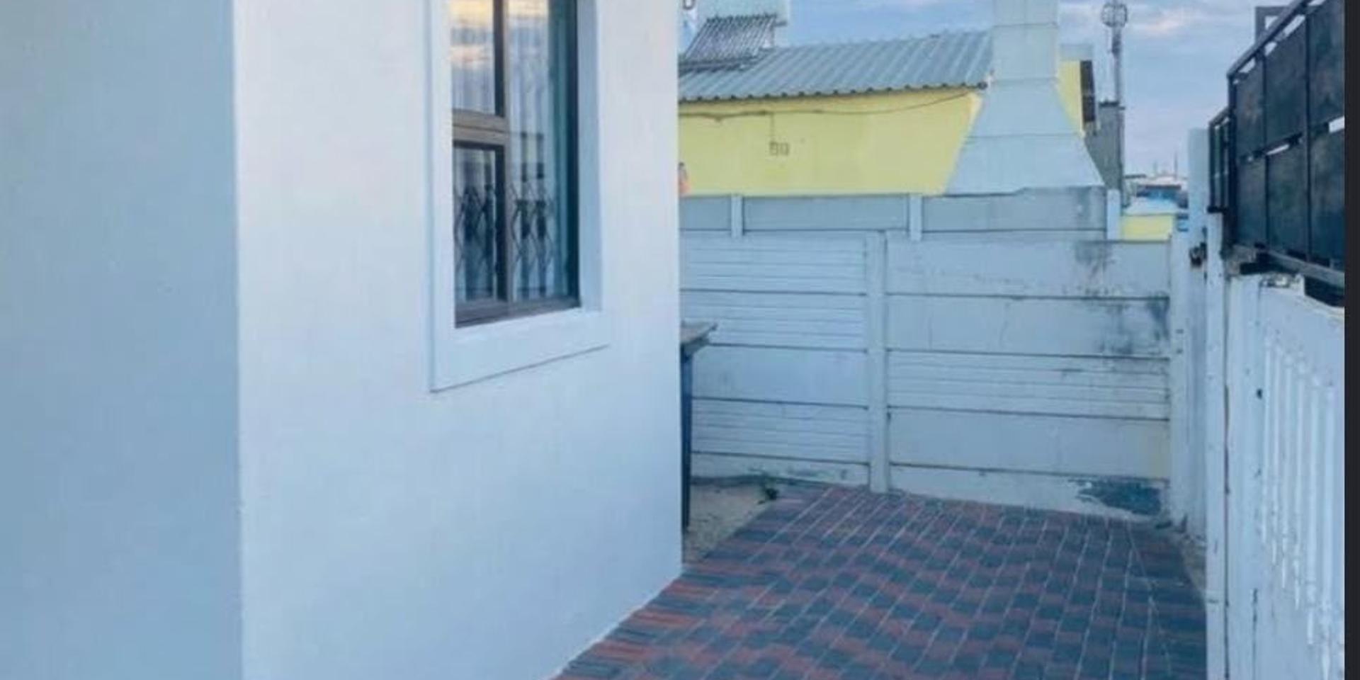 Image 3 of 6