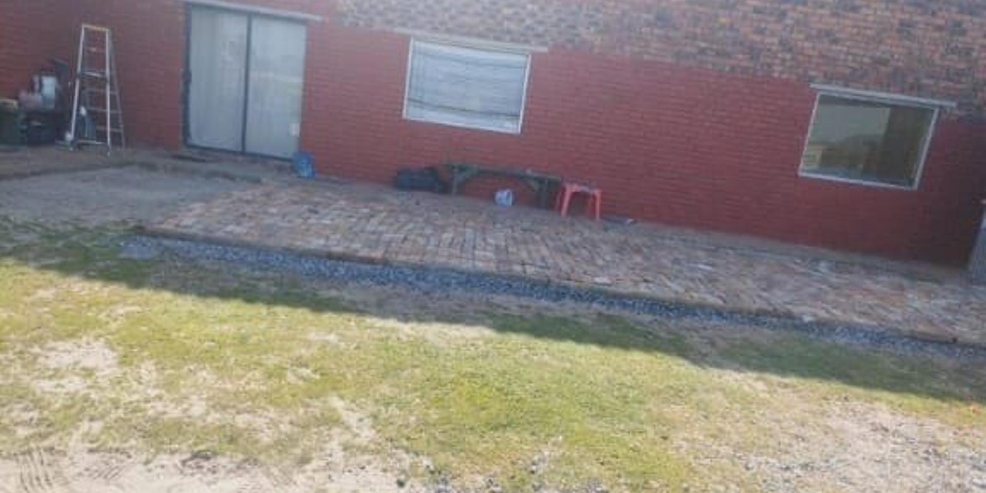 Image 4 of 6