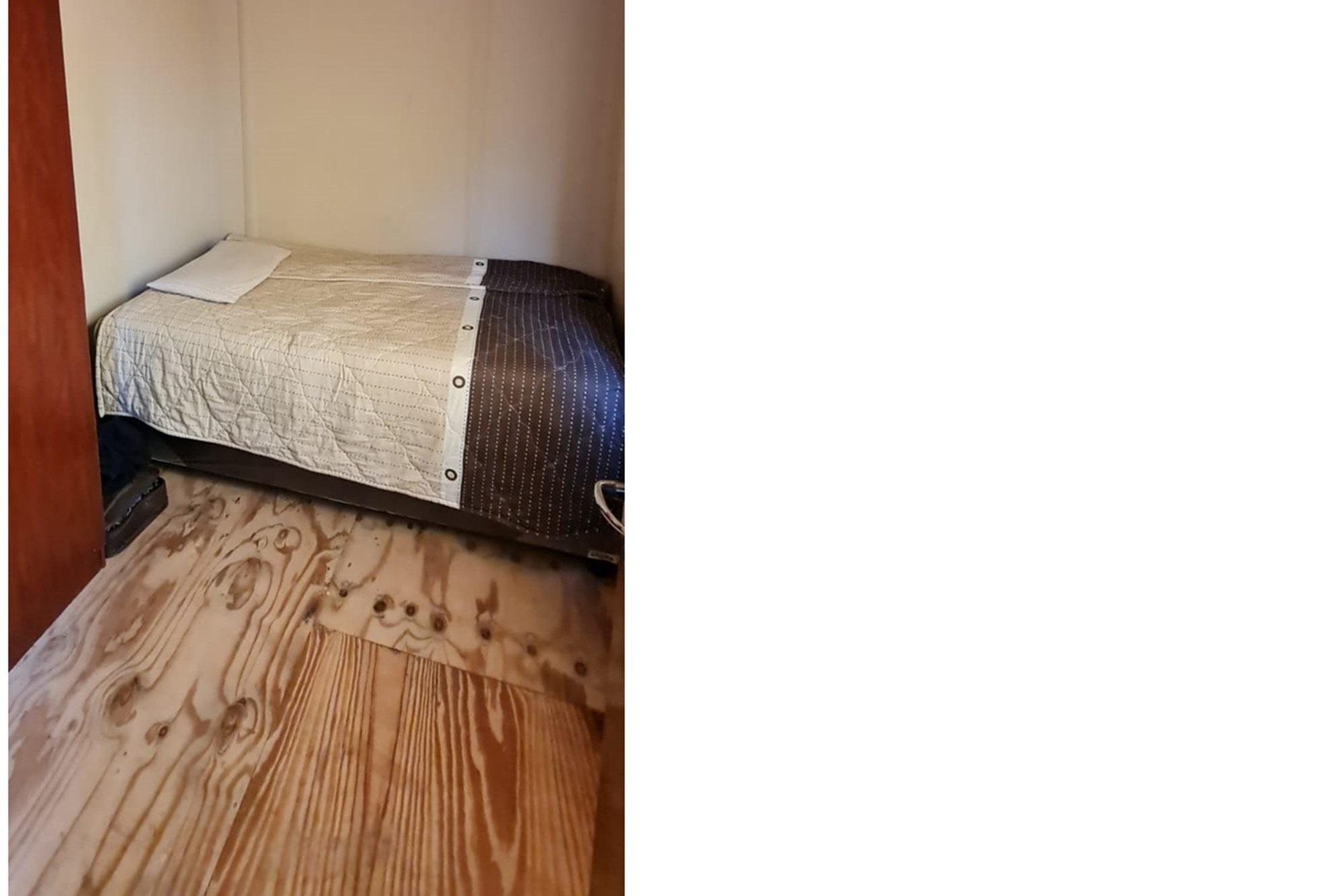 Image 2 of 6
