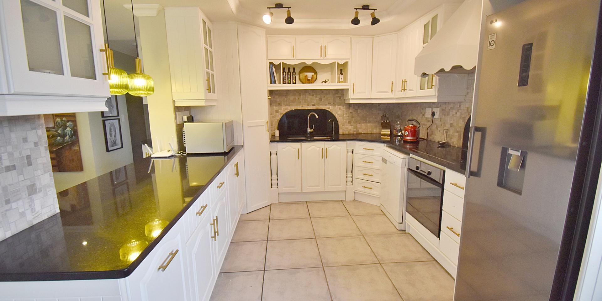Image 4 of 6