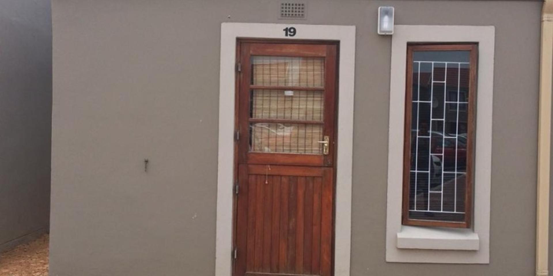Image 4 of 6