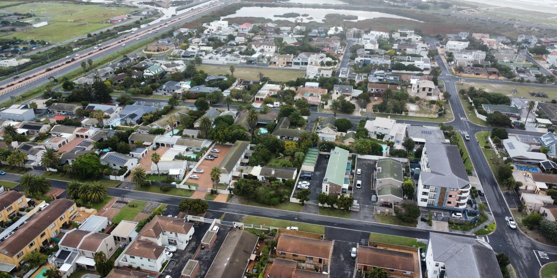 Image 3 of 6
