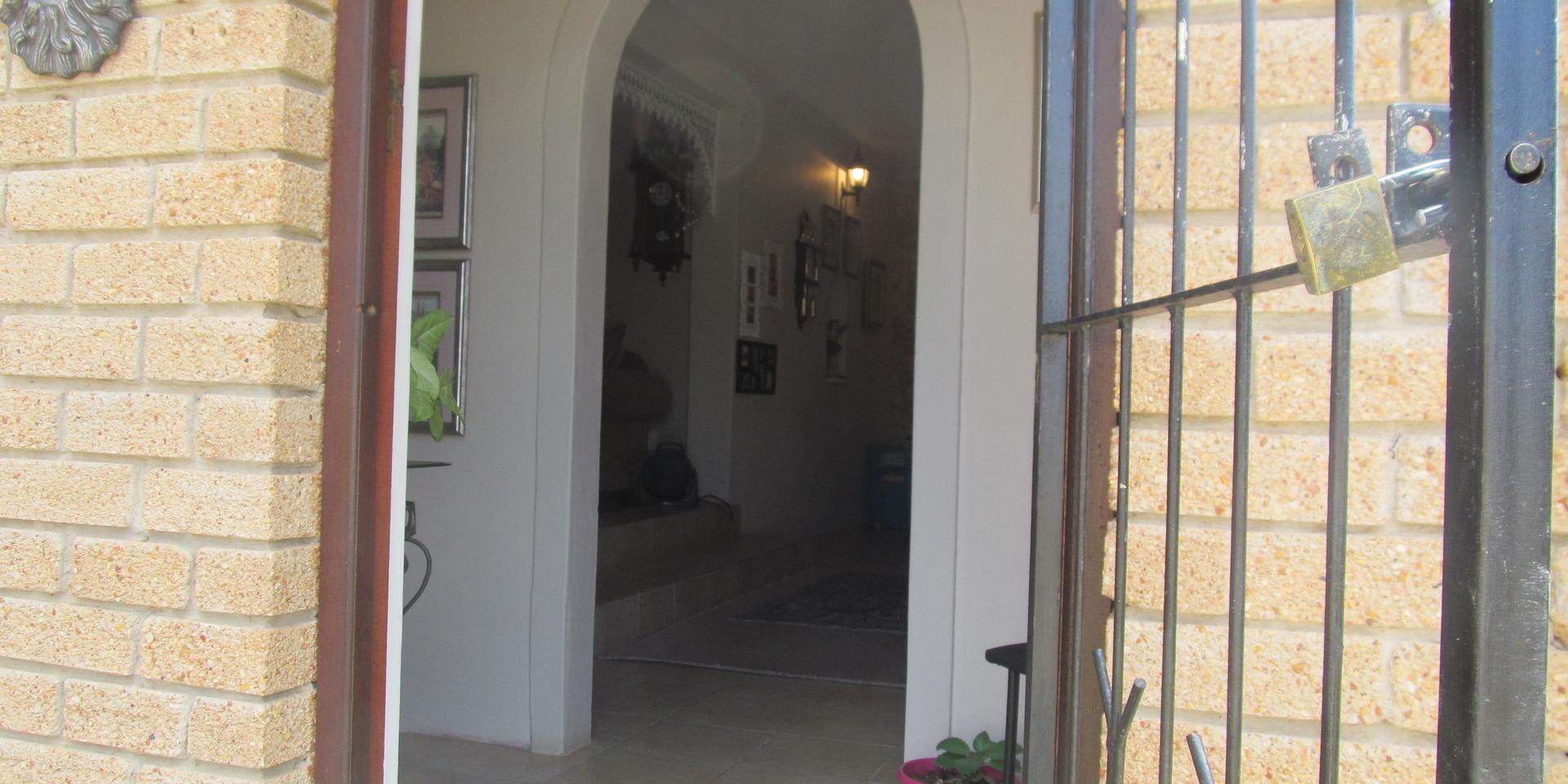 Image 4 of 6