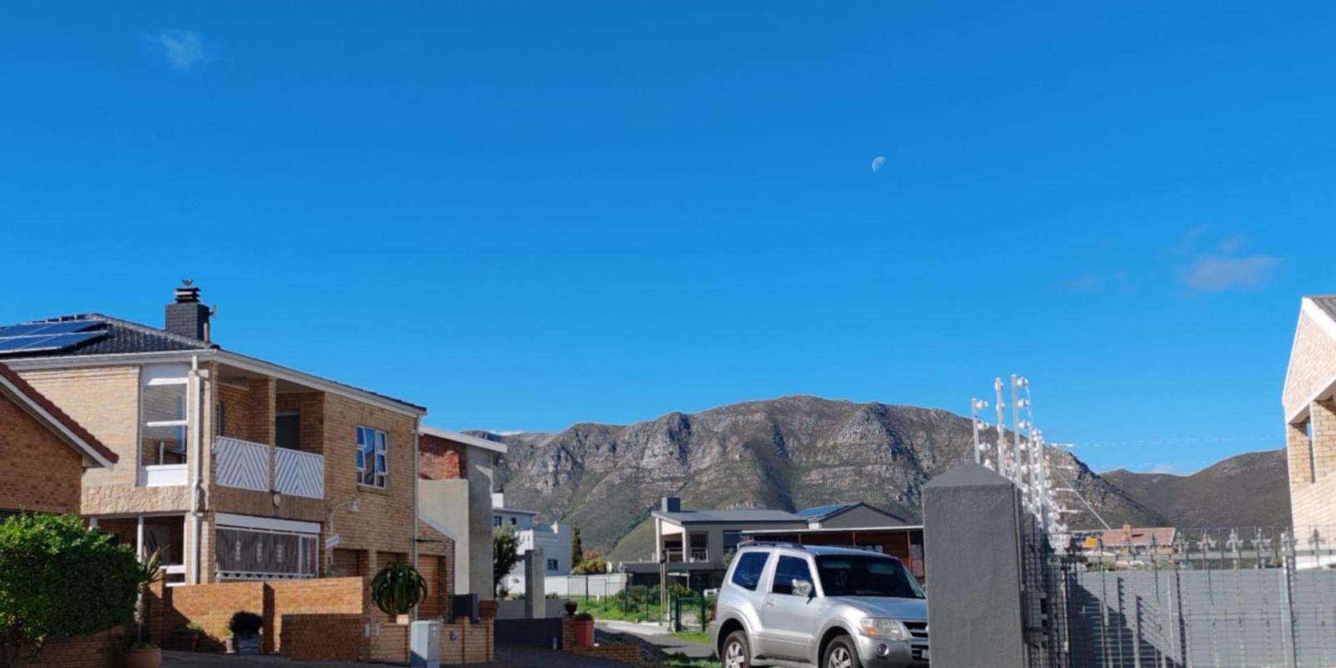 Image 4 of 6