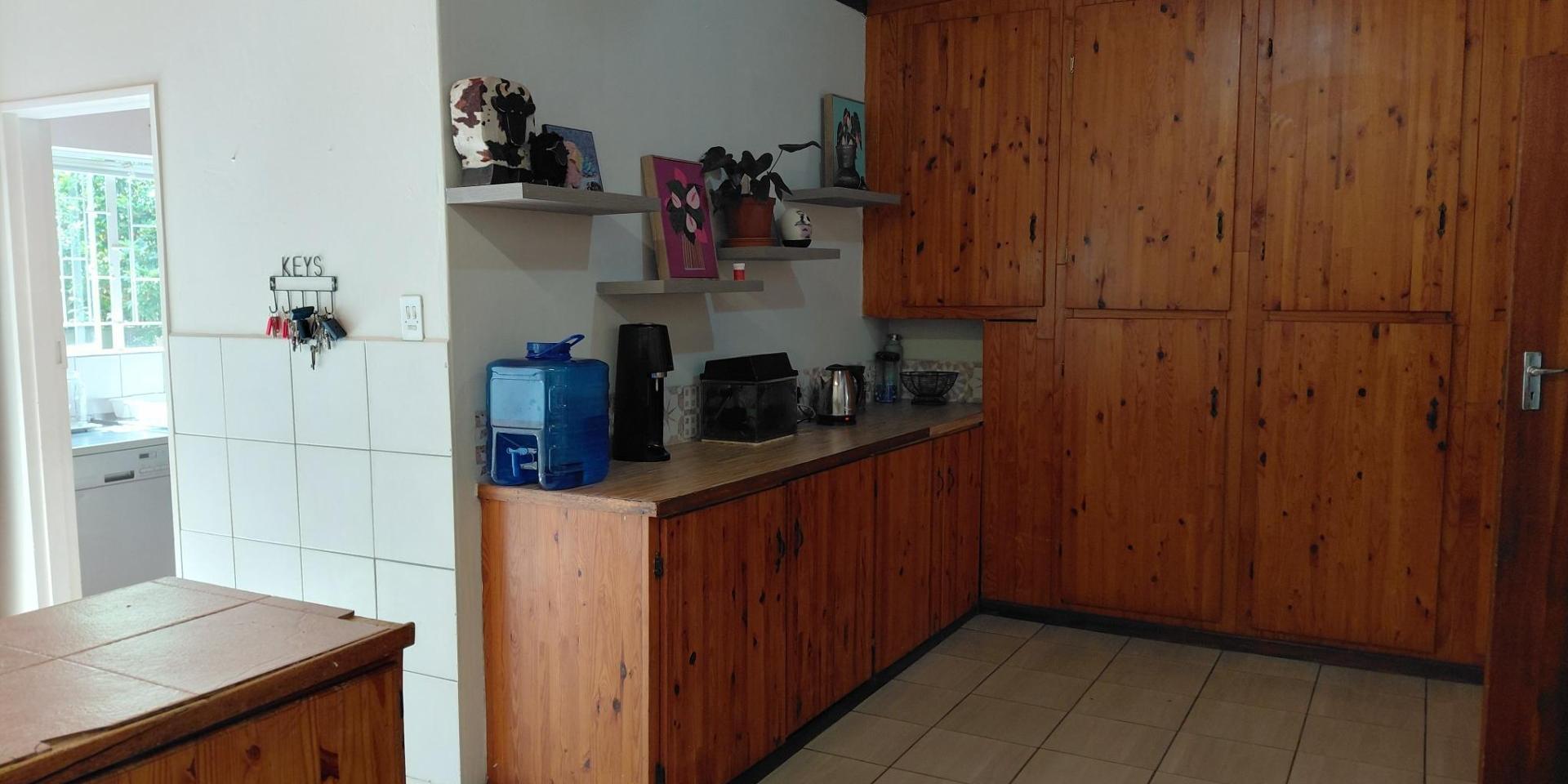 Image 4 of 6