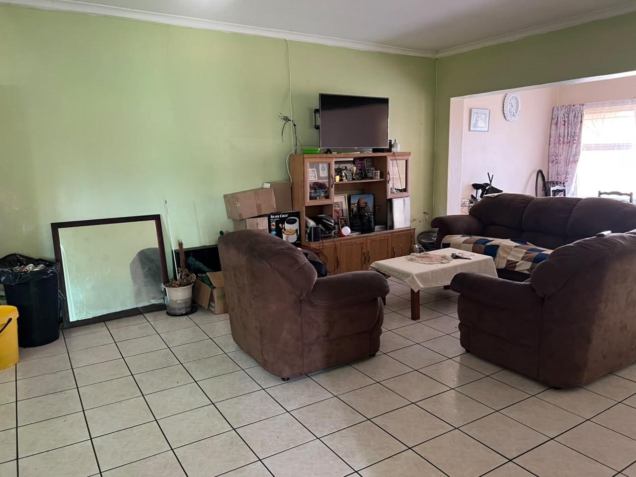 Image 2 of 6