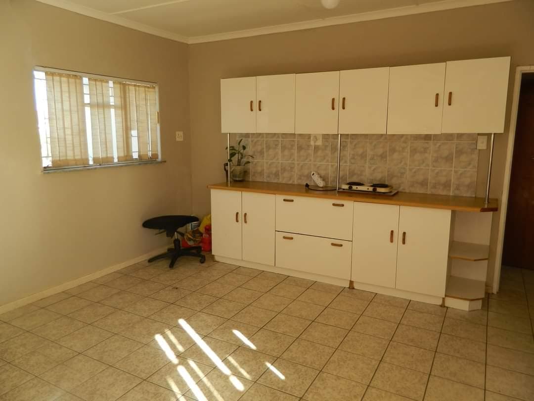 Image 2 of 6