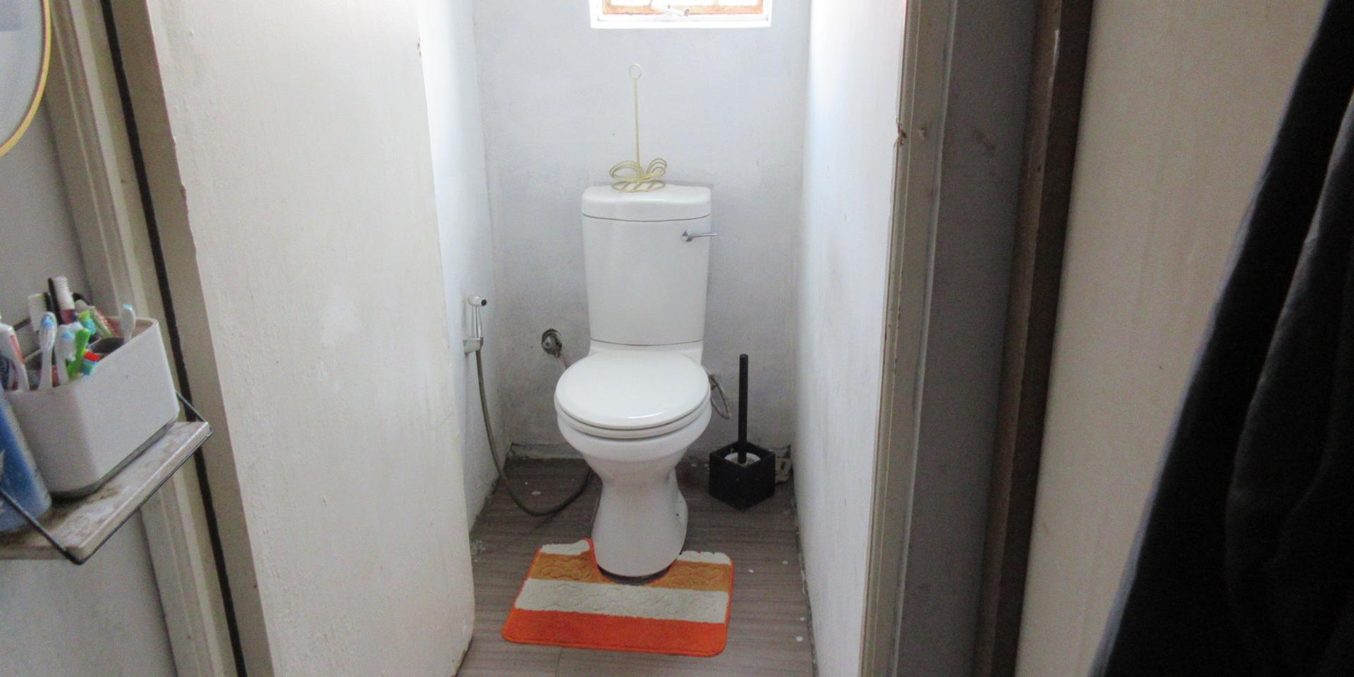 Image 3 of 6