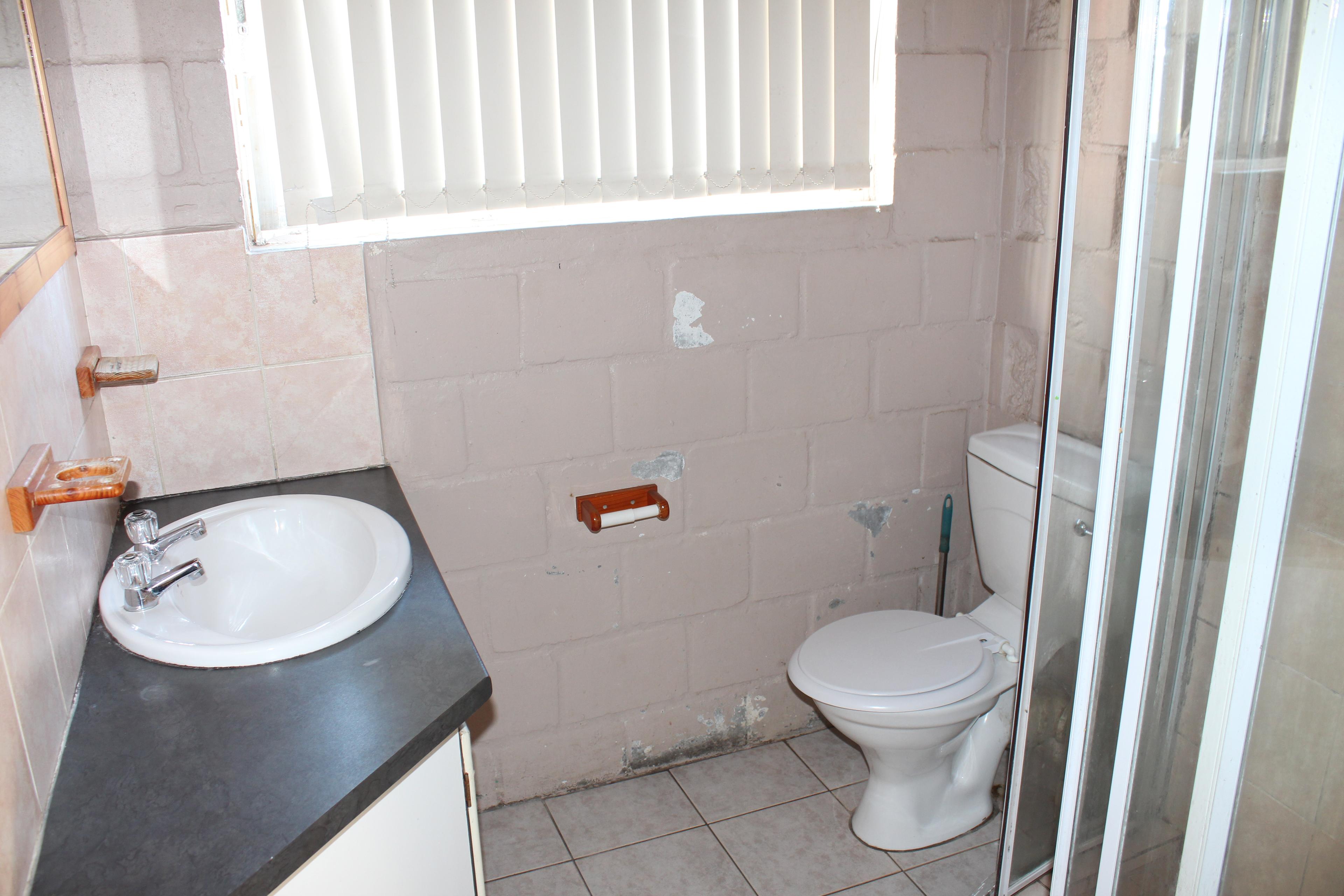 Image 4 of 6