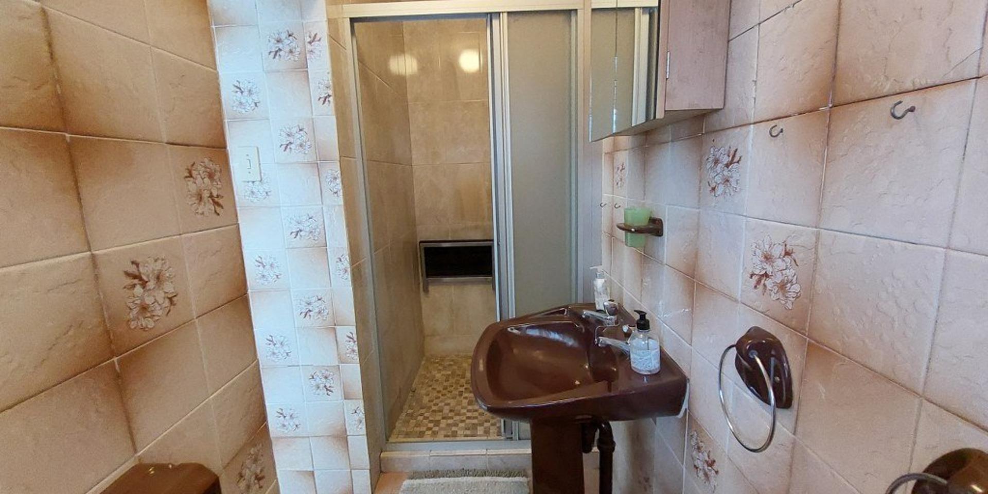 Image 4 of 6