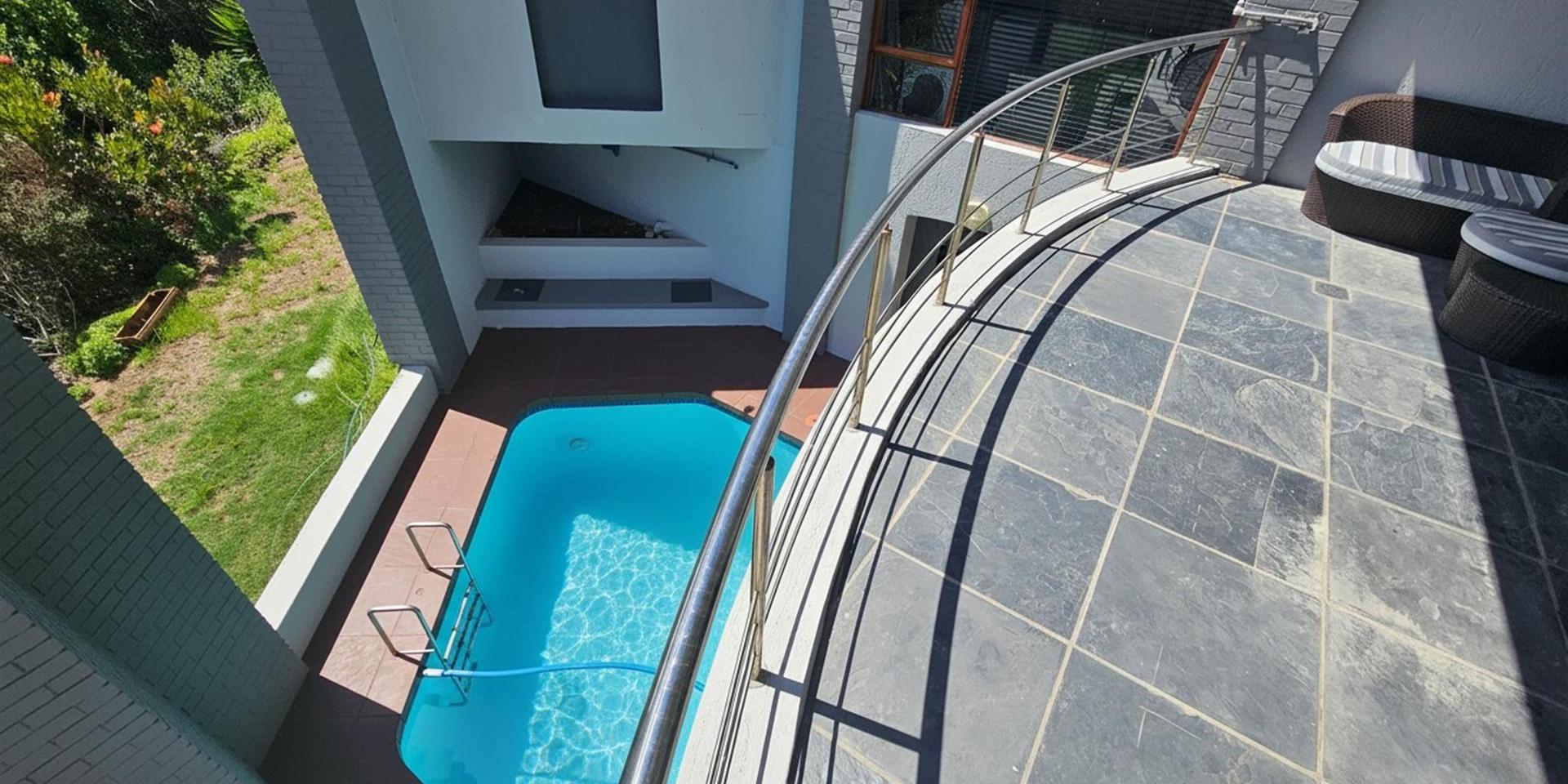 Image 4 of 6