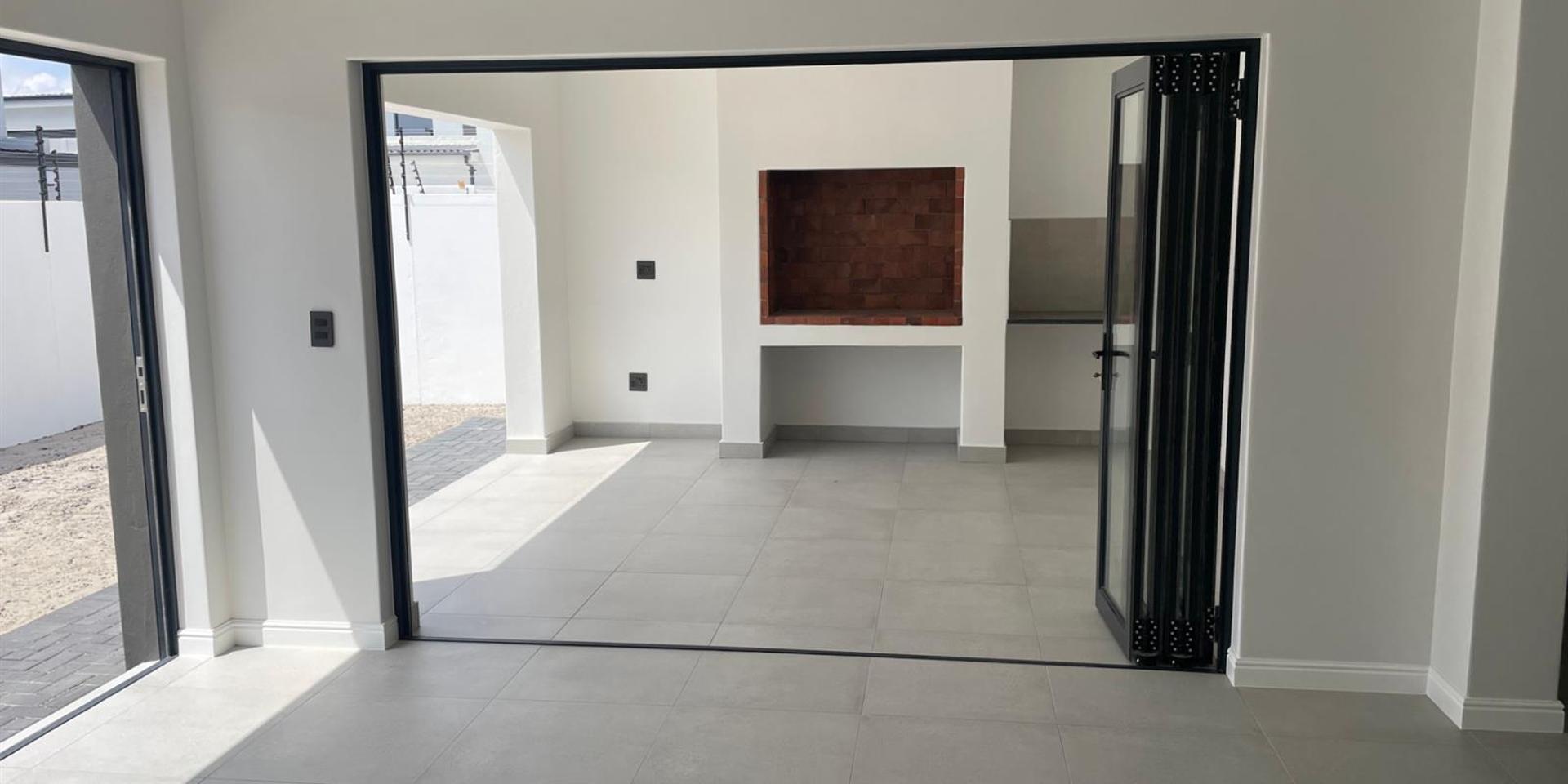 Image 4 of 6