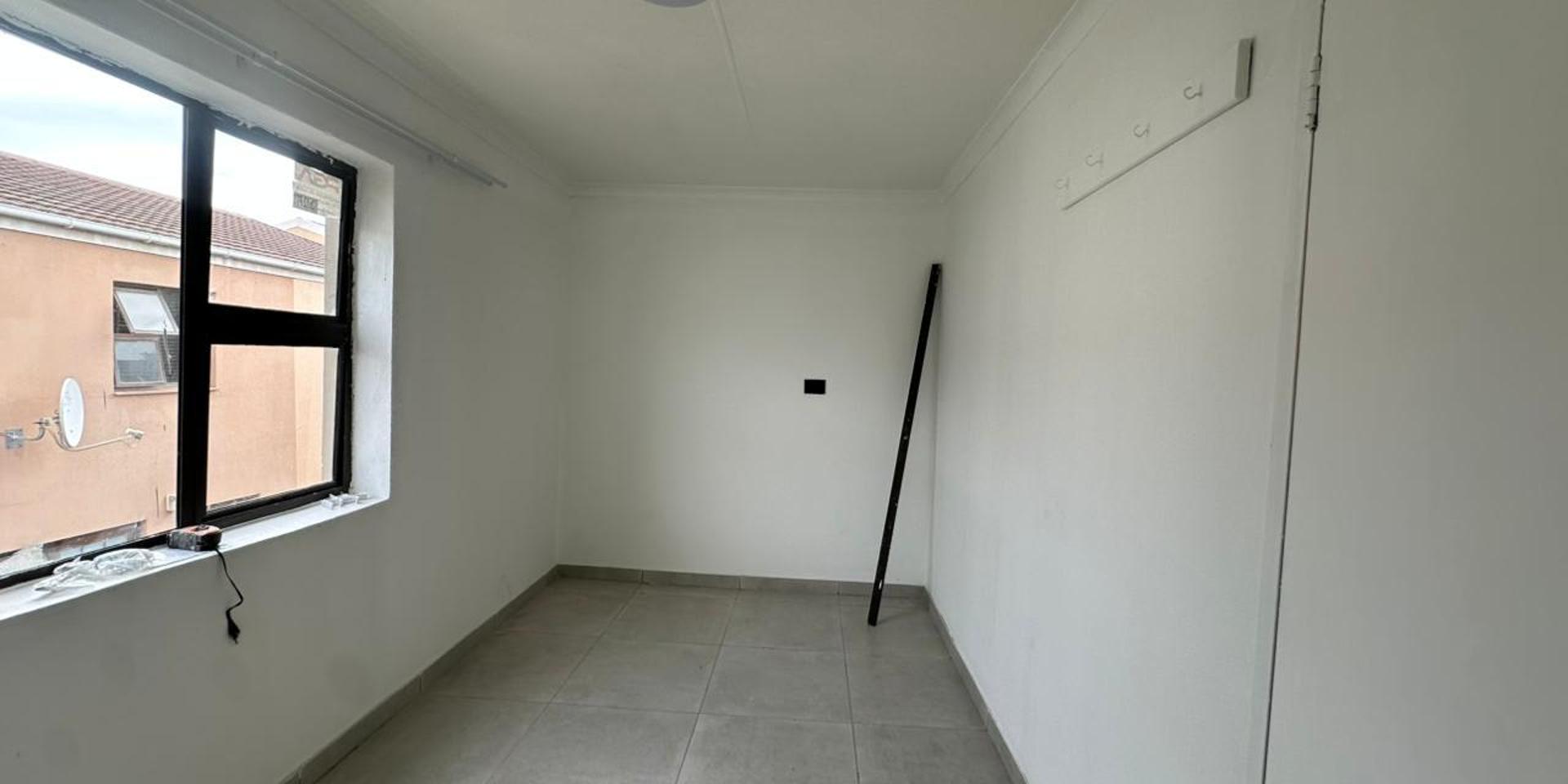Image 5 of 6