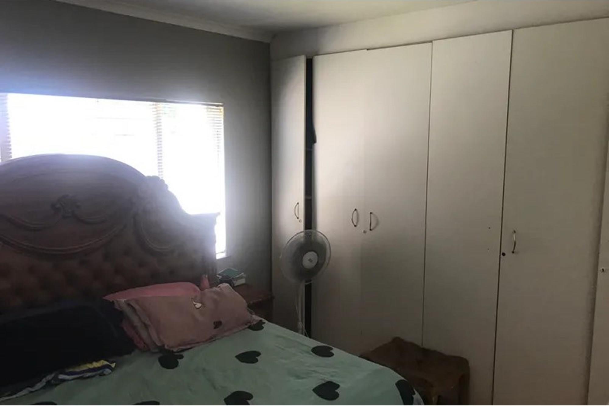 Image 4 of 6