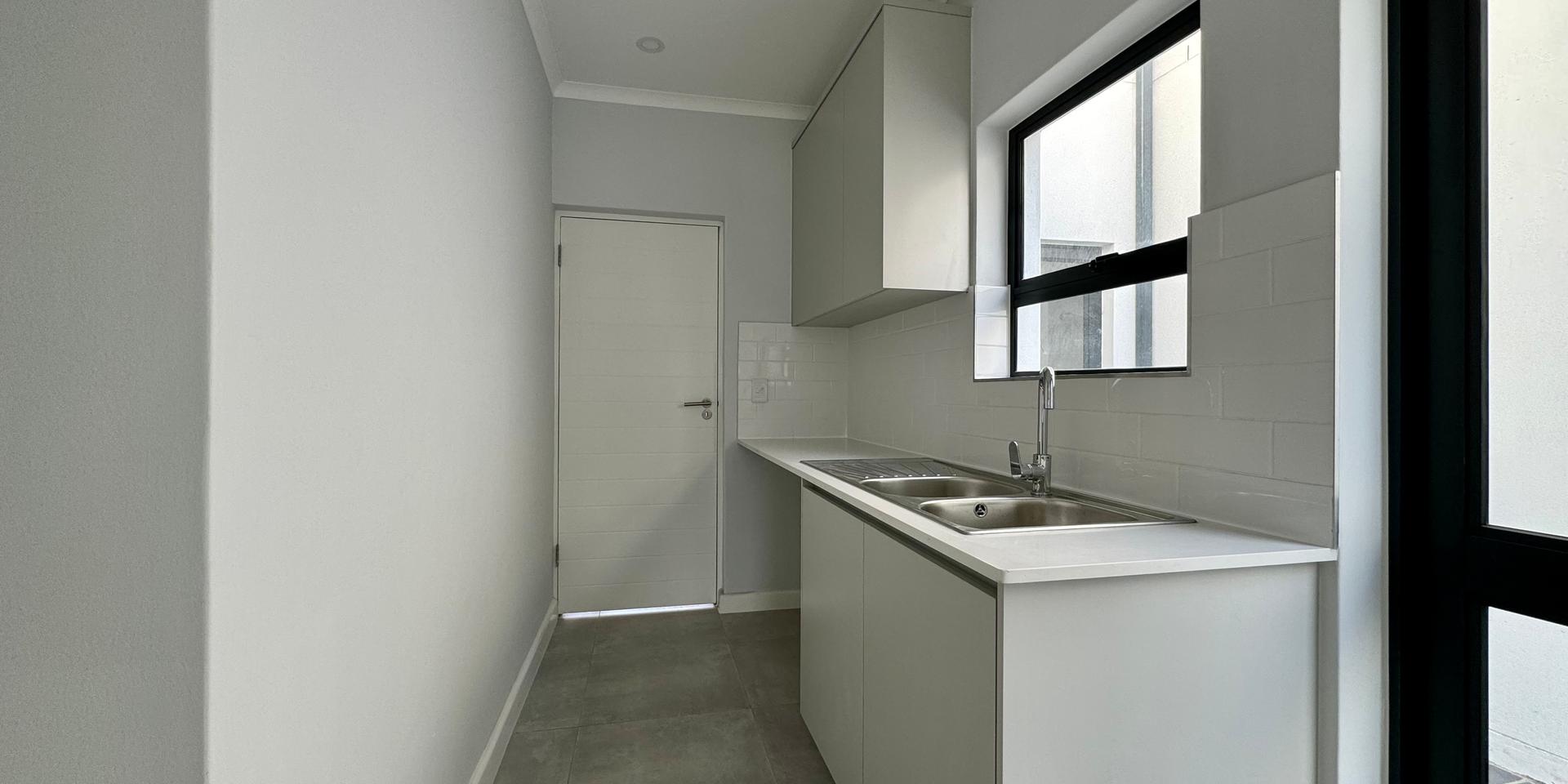 Image 4 of 6