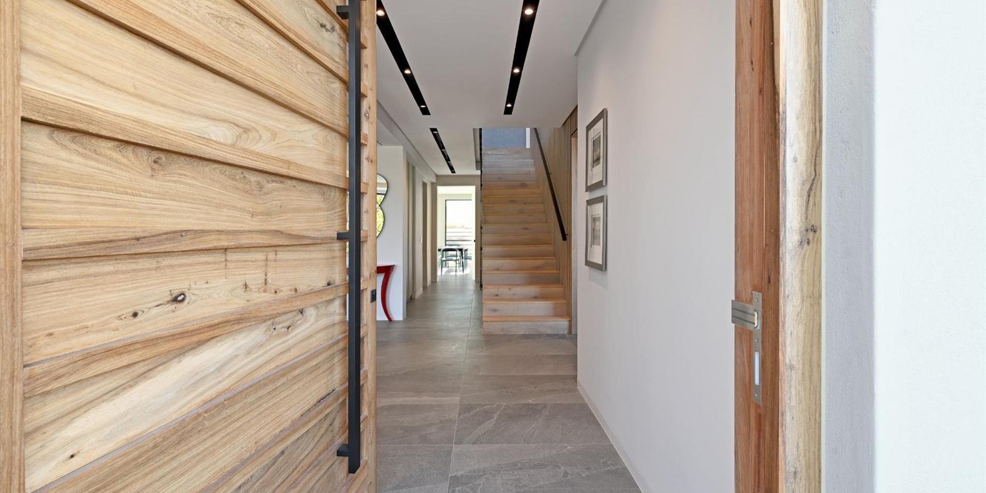 Image 4 of 6
