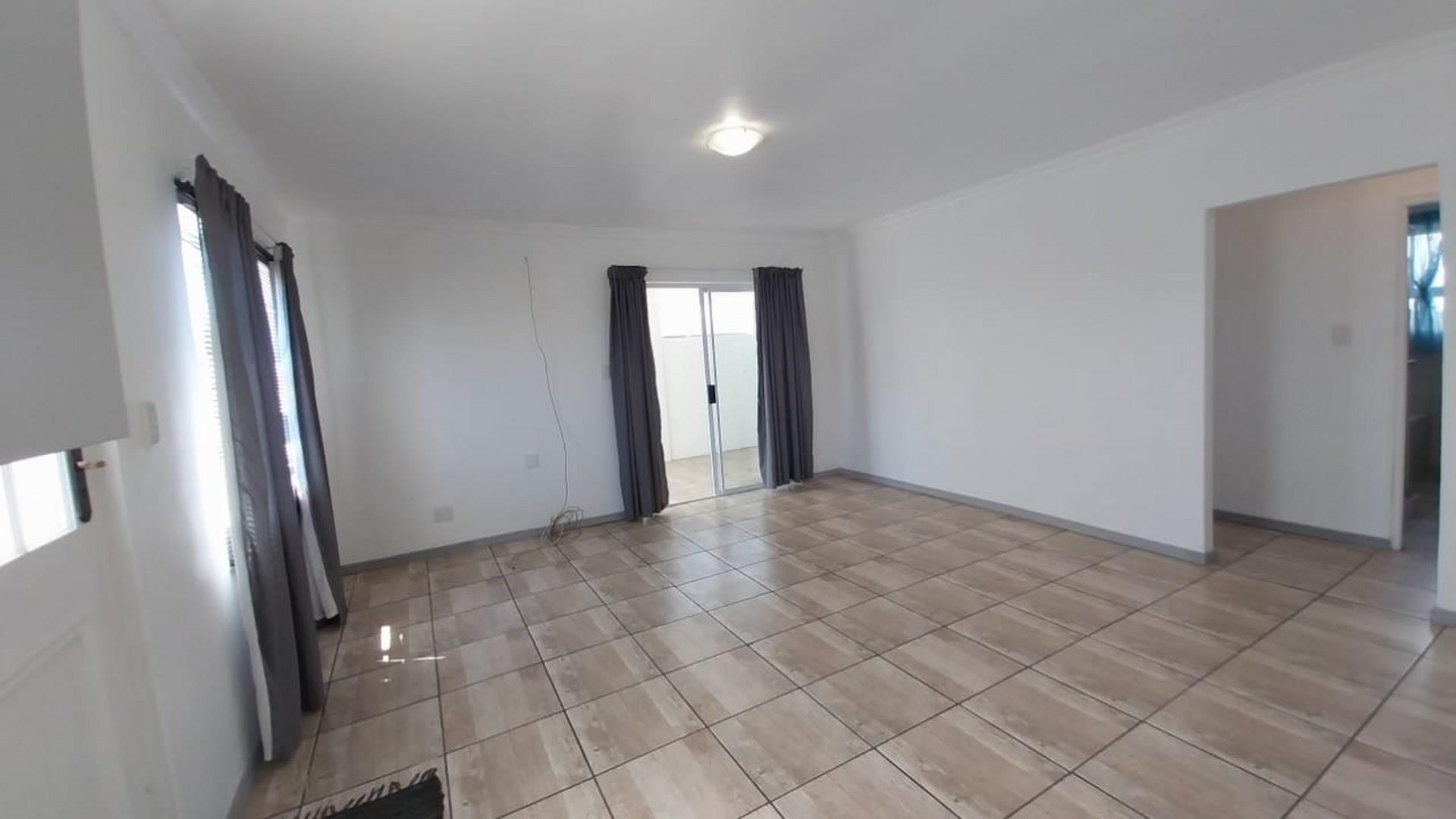 Image 4 of 6