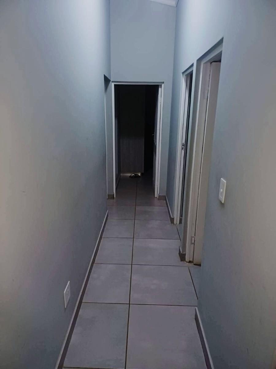 Image 4 of 6