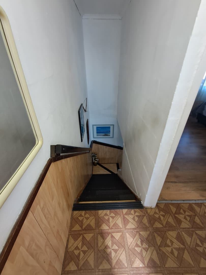 Image 4 of 6
