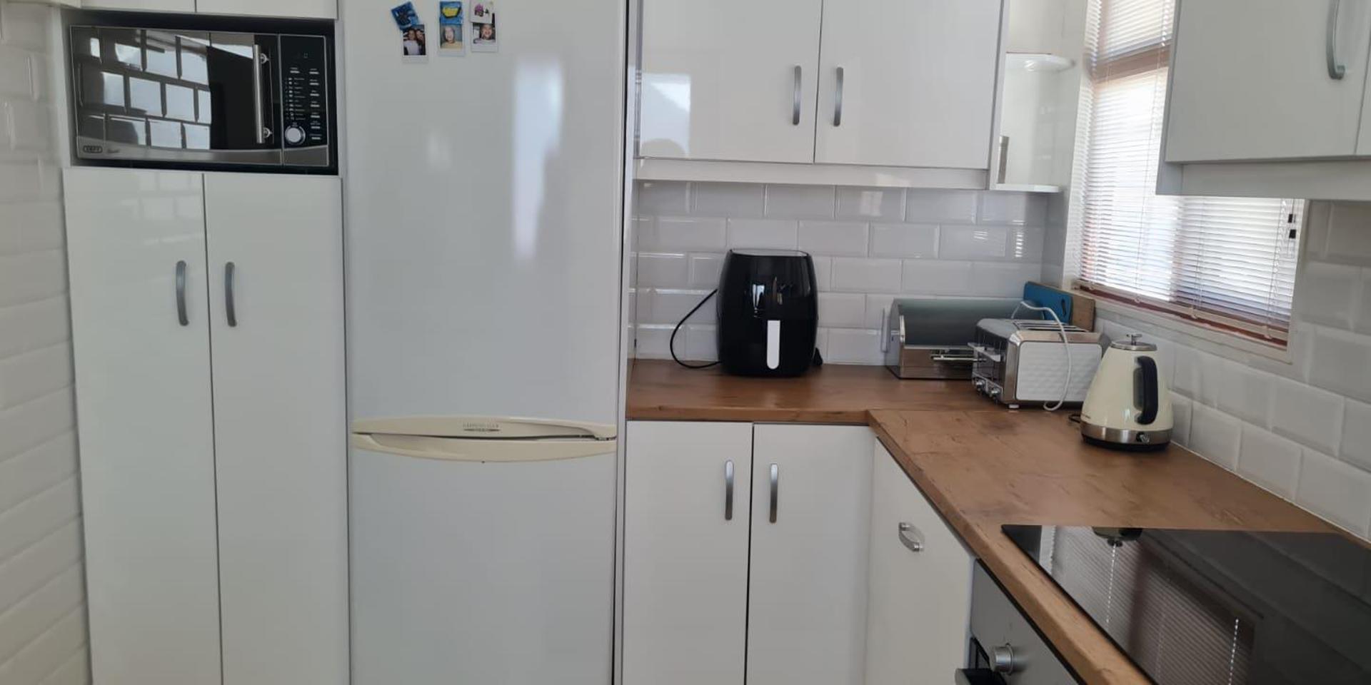 Image 4 of 6