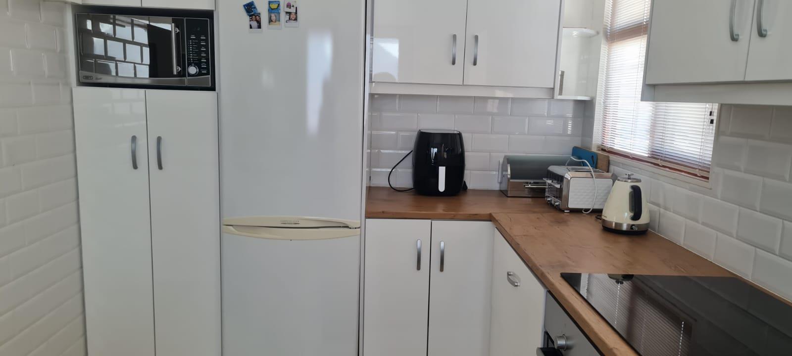 Image 4 of 6