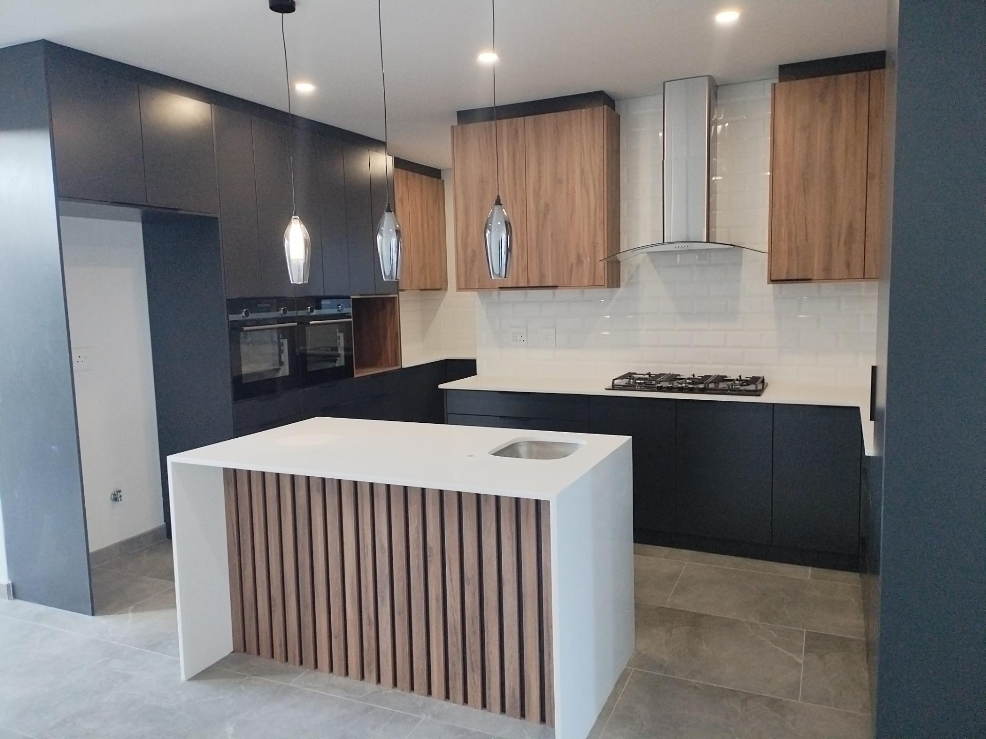 Image 2 of 6