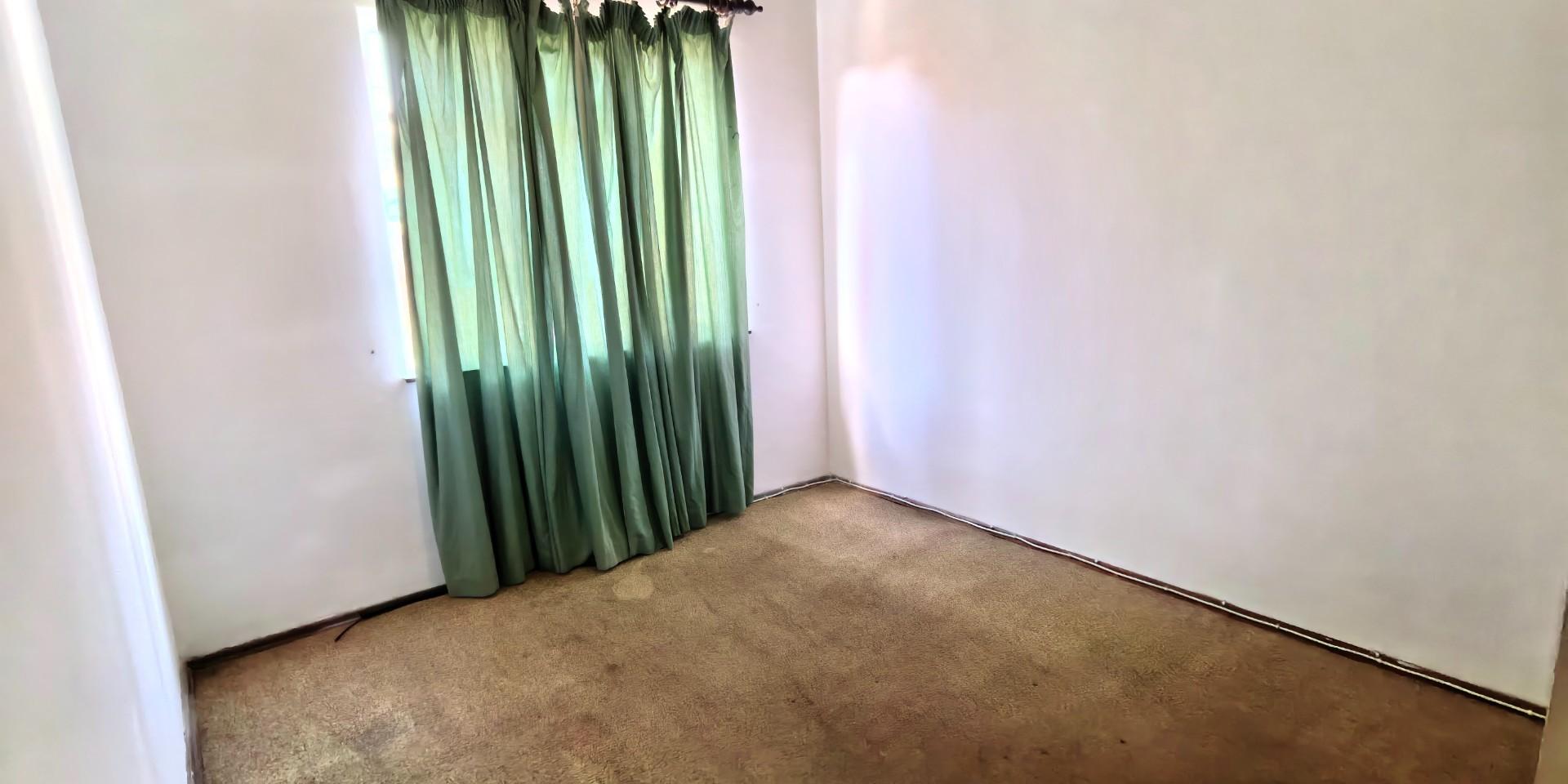 Image 4 of 6