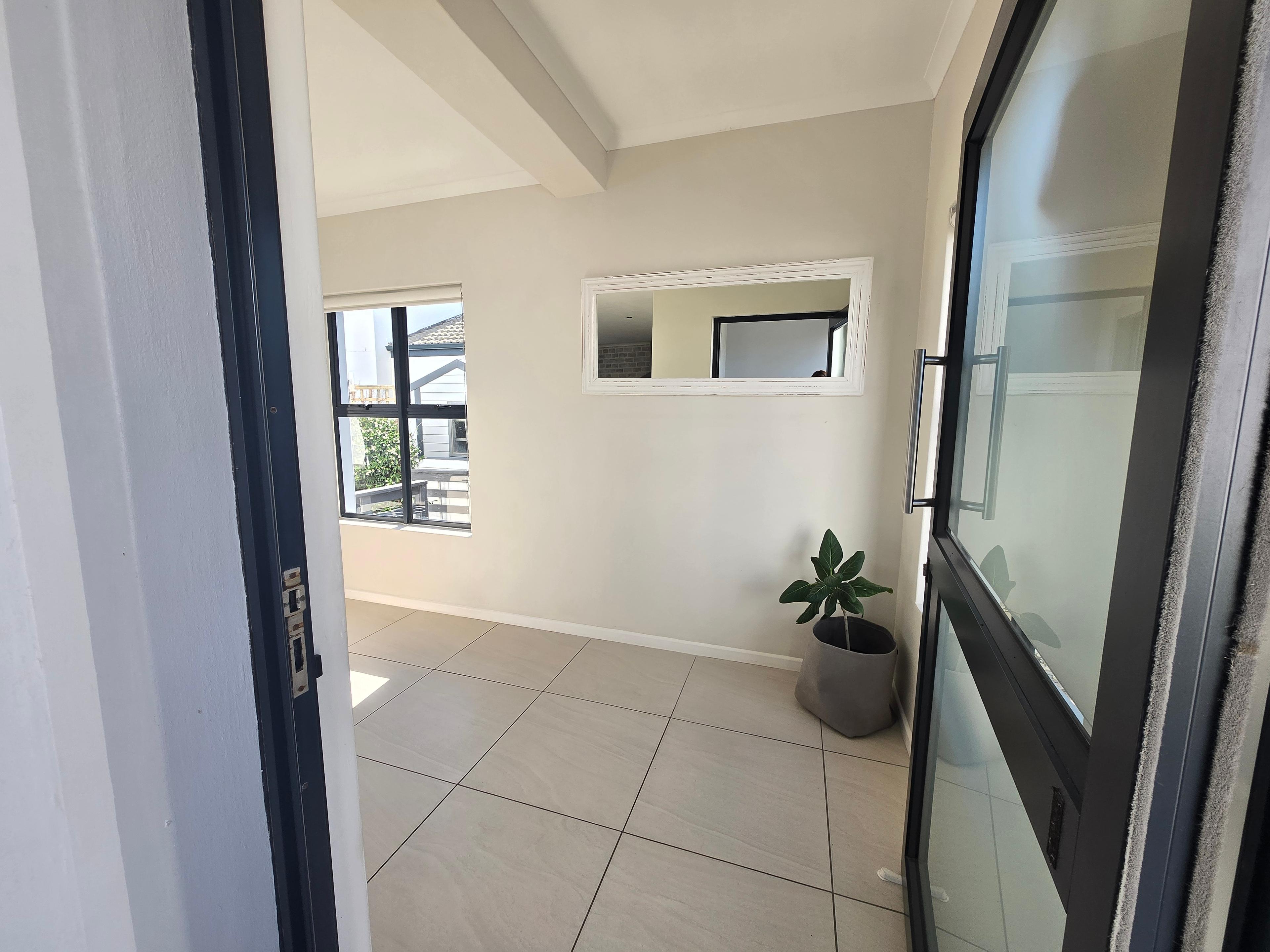 Image 4 of 6