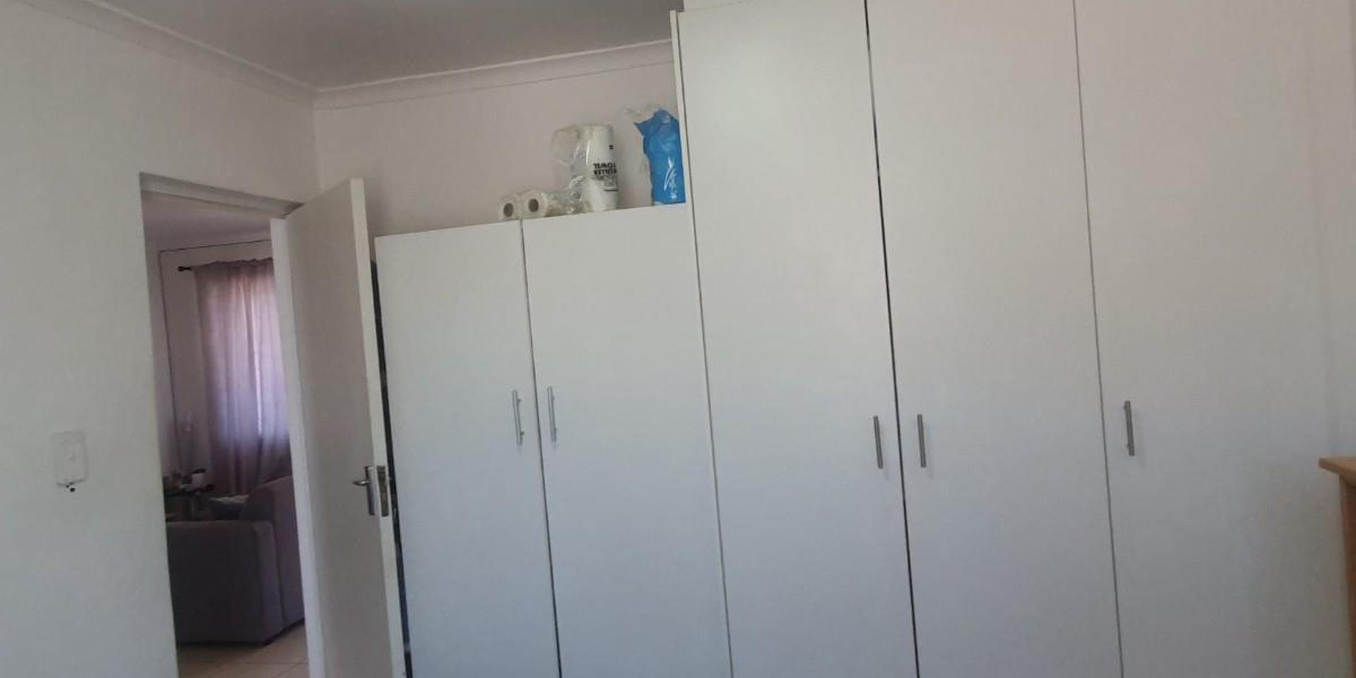 Image 4 of 6