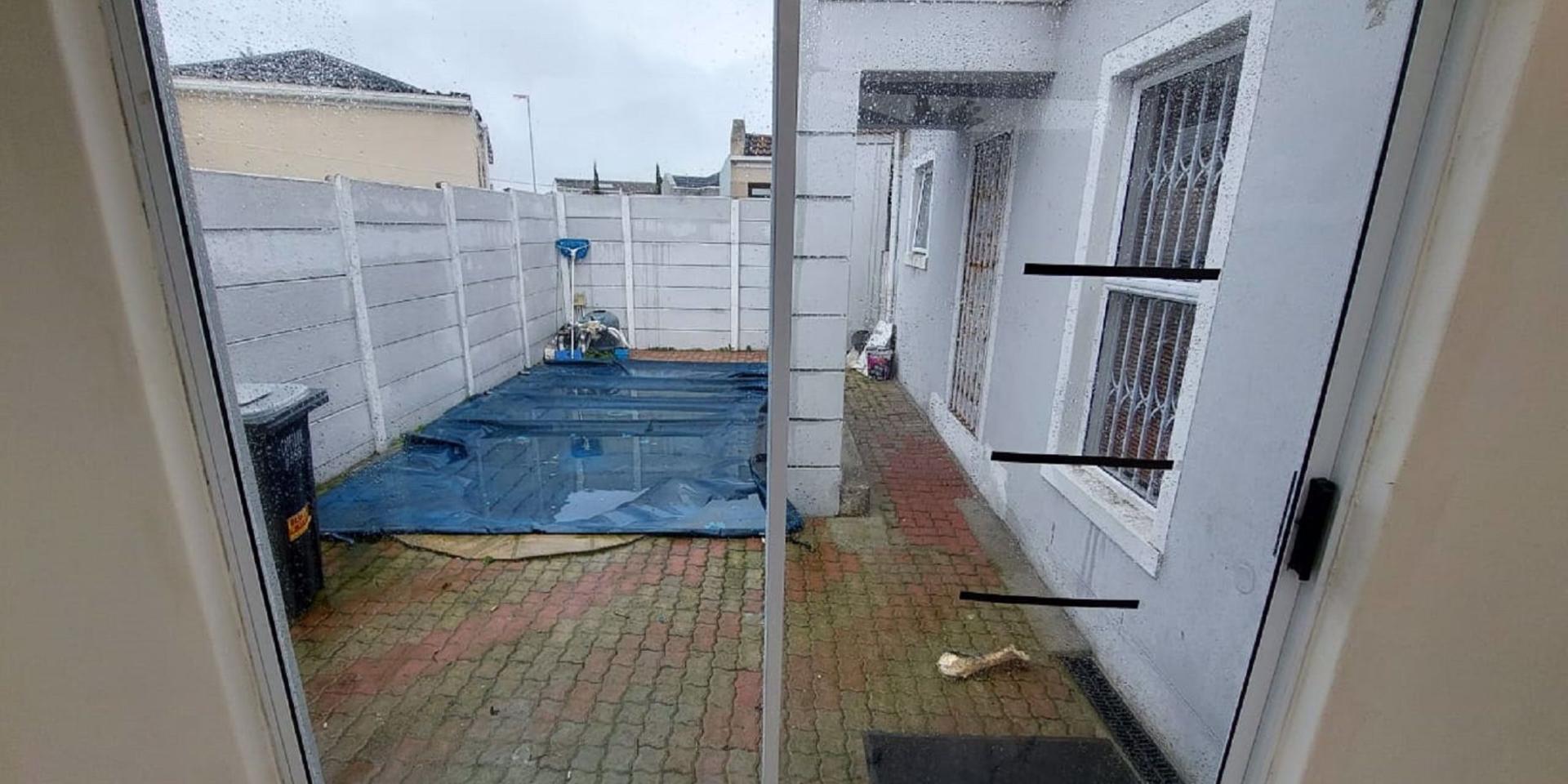 Image 4 of 6