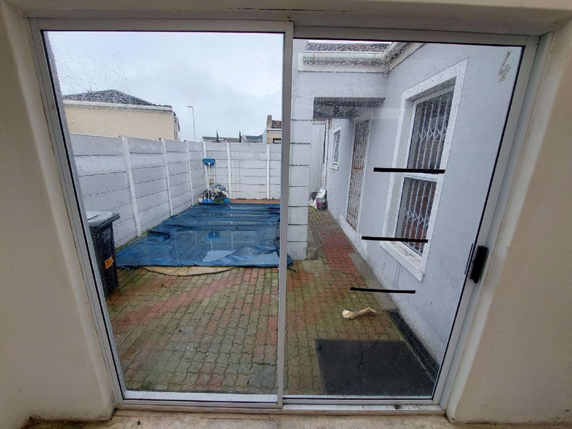 Image 4 of 6