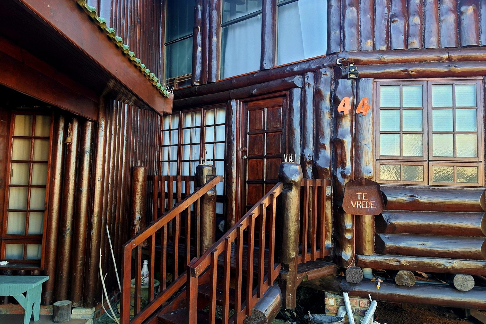 Image 4 of 6