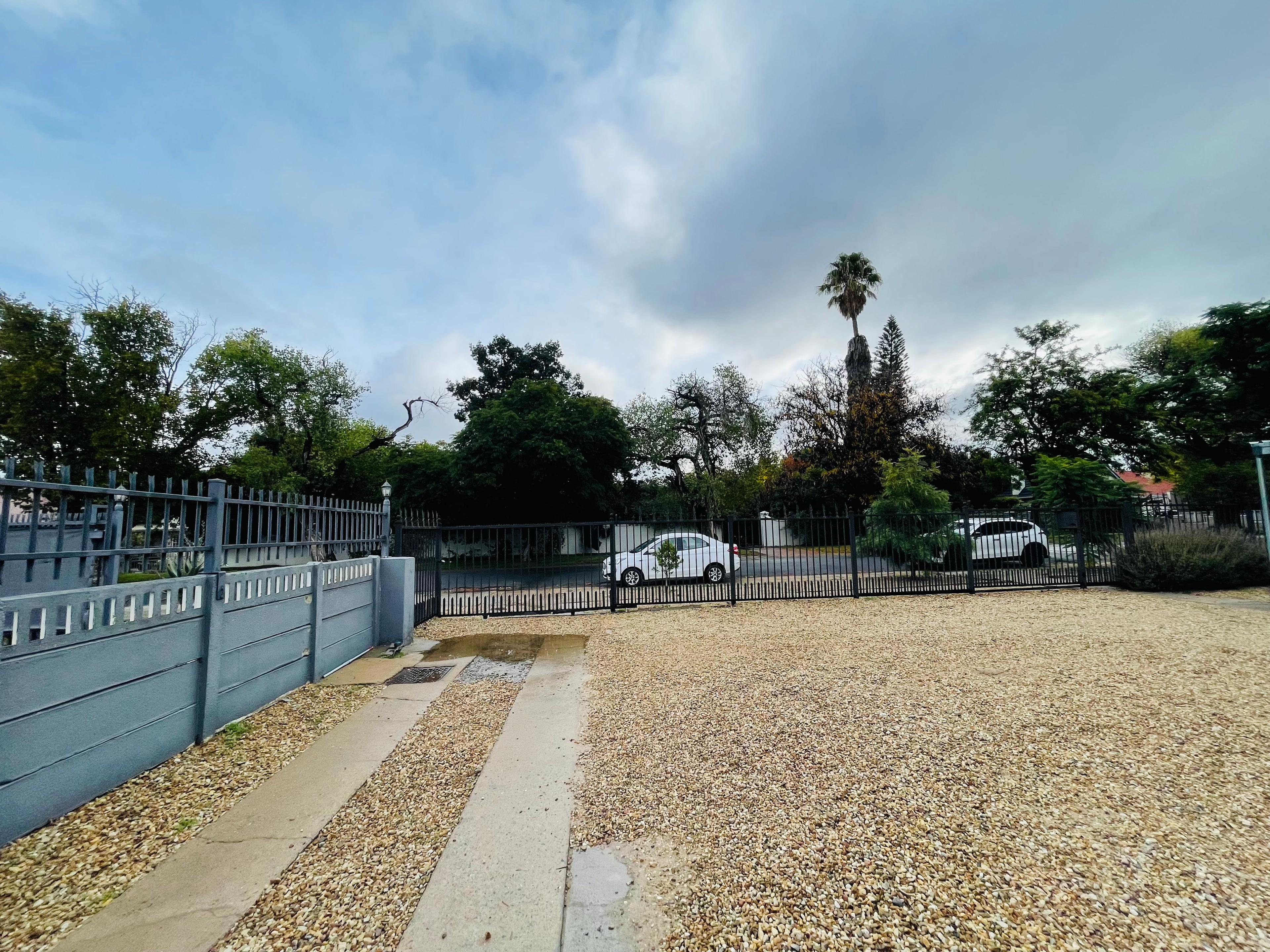 Image 2 of 6