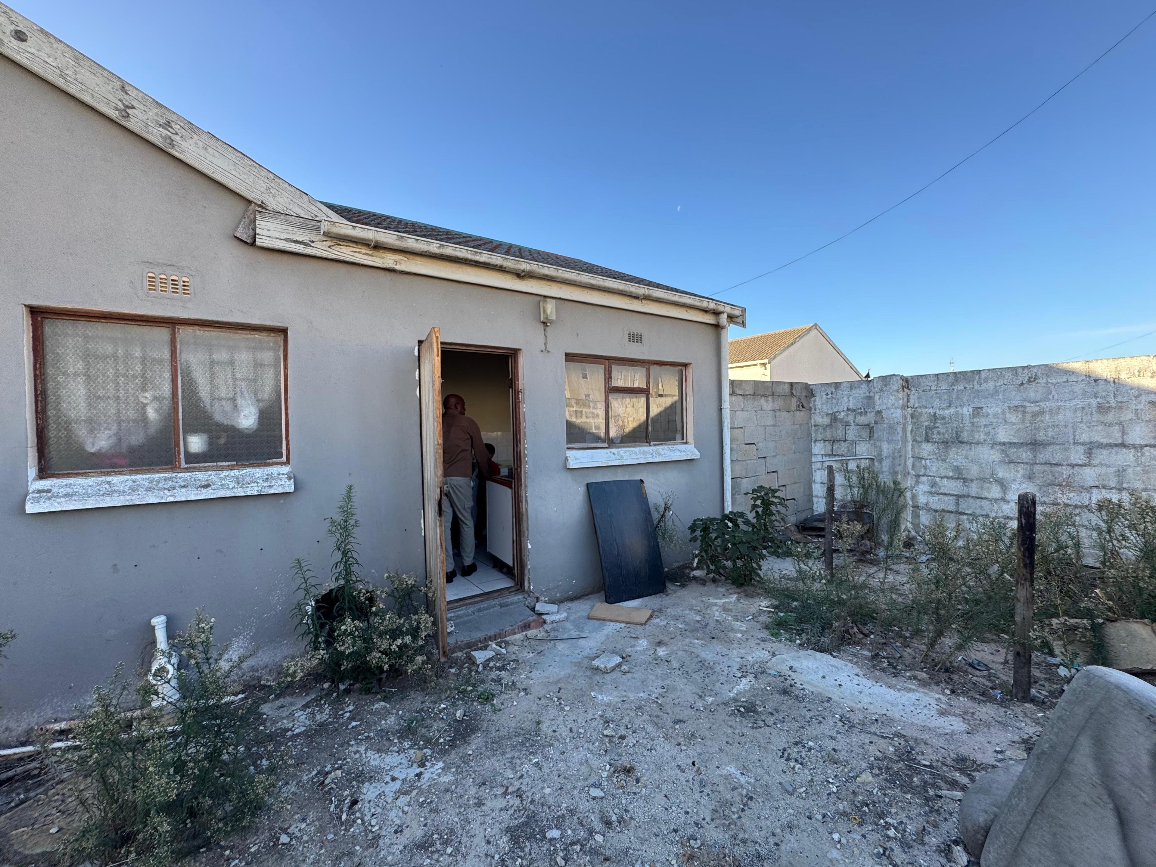 Image 4 of 6